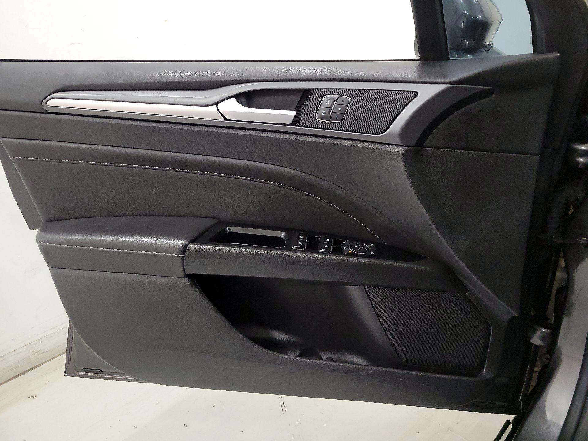 Thumbnail: 2016 Ford Fusion - 12