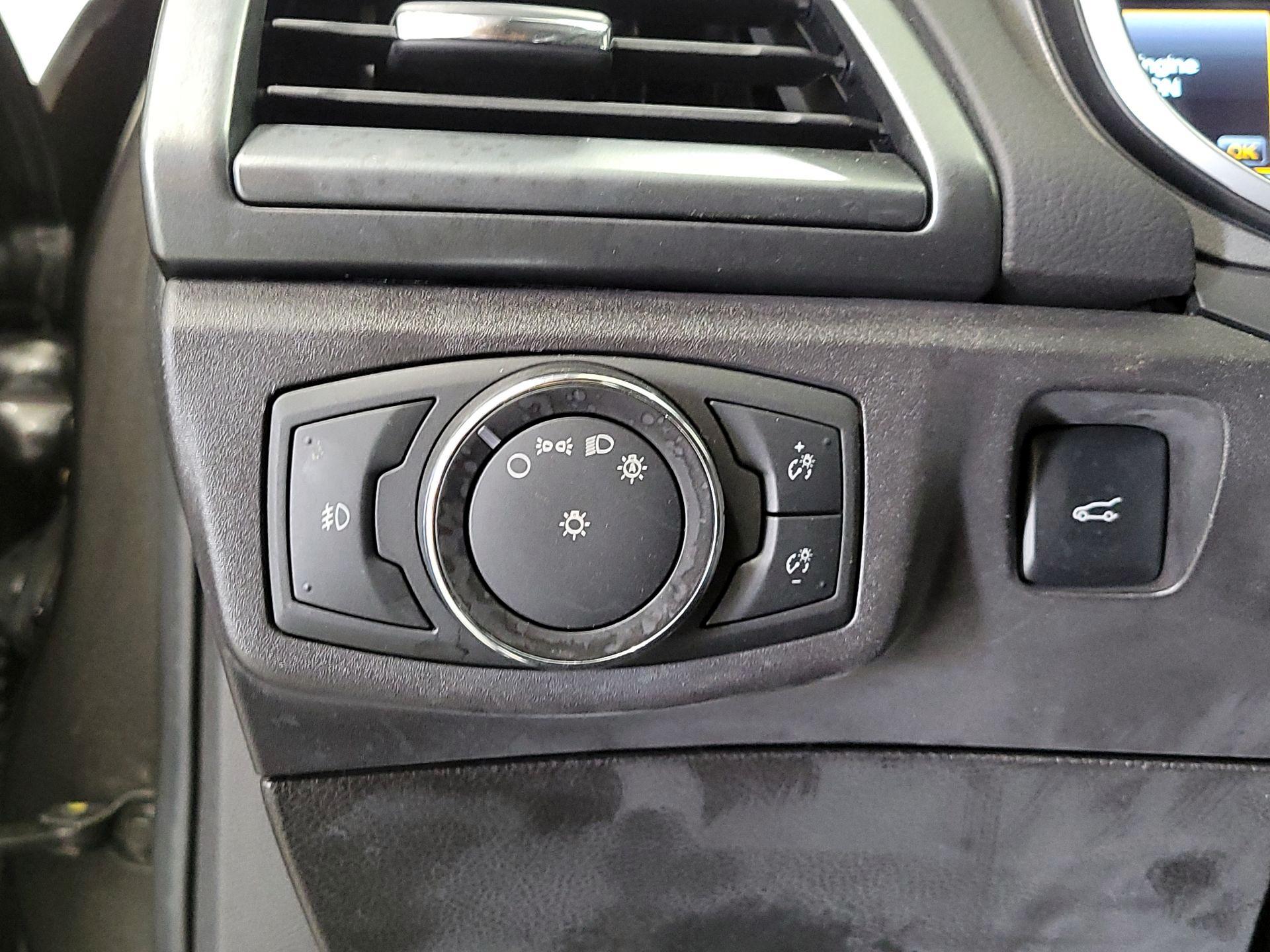 Thumbnail: 2016 Ford Fusion - 13