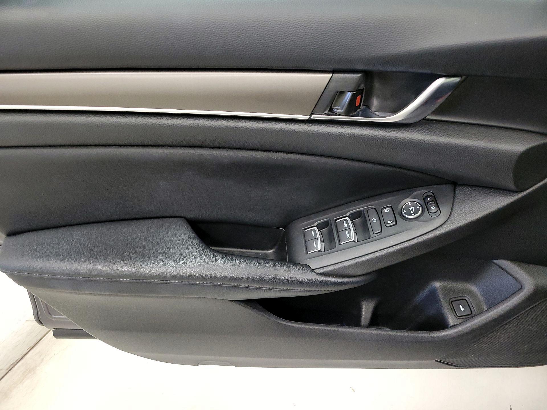 Thumbnail: 2018 Honda Accord - 12
