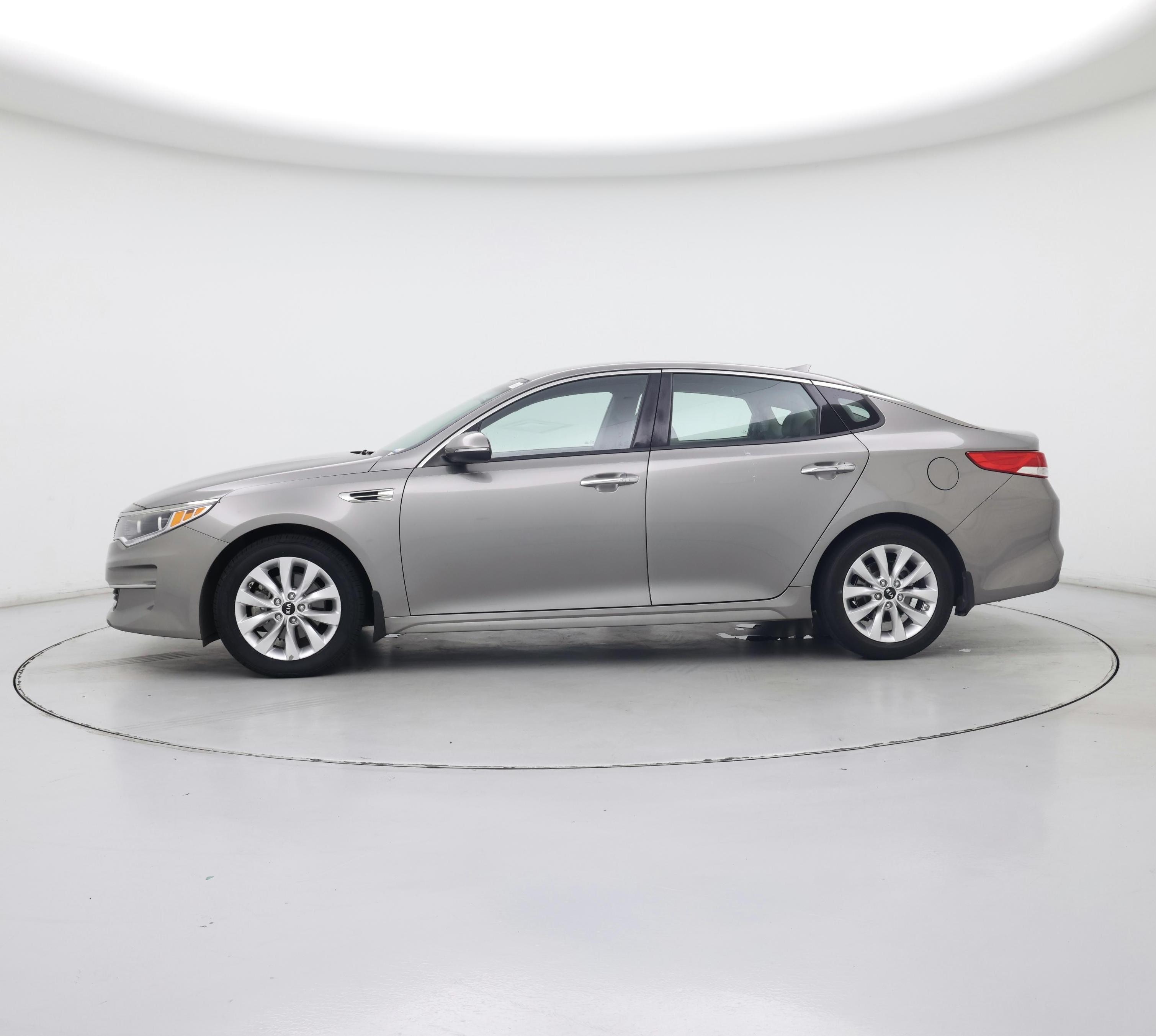 Thumbnail: 2016 Kia Optima - 3