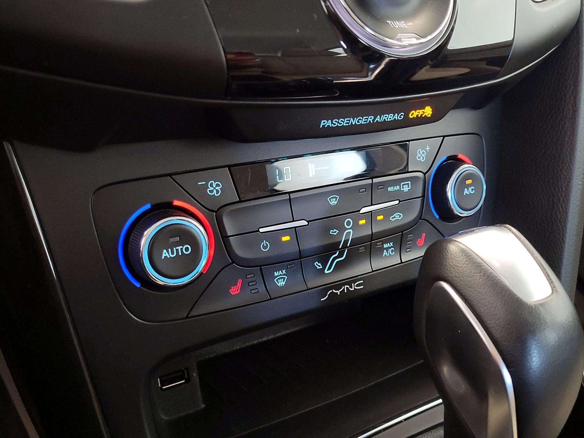 Thumbnail: 2016 Ford Focus - 17