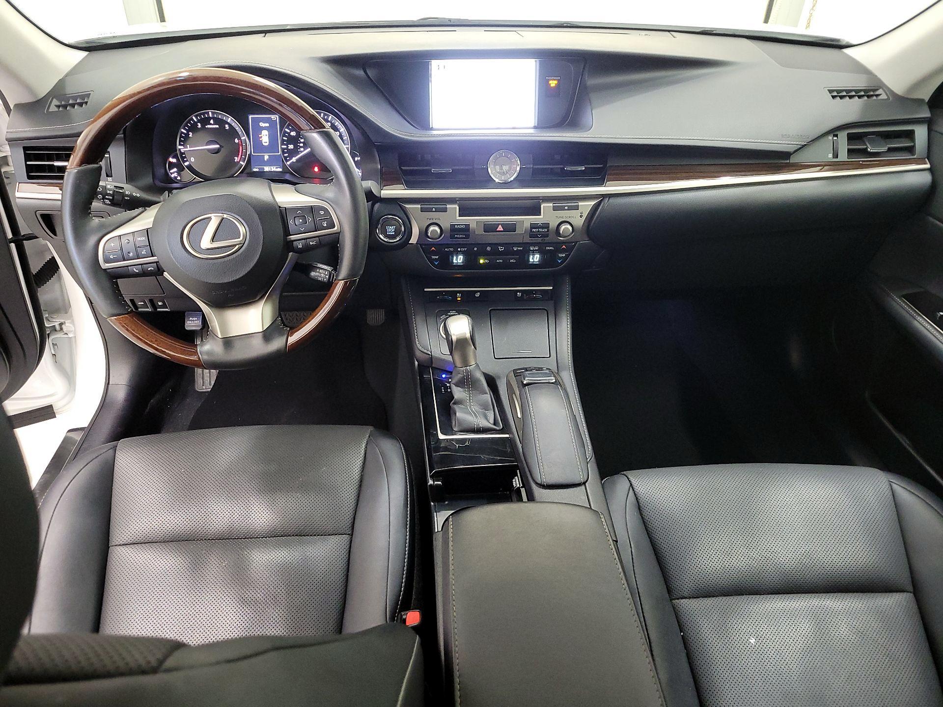 Thumbnail: 2017 Lexus ES - 9