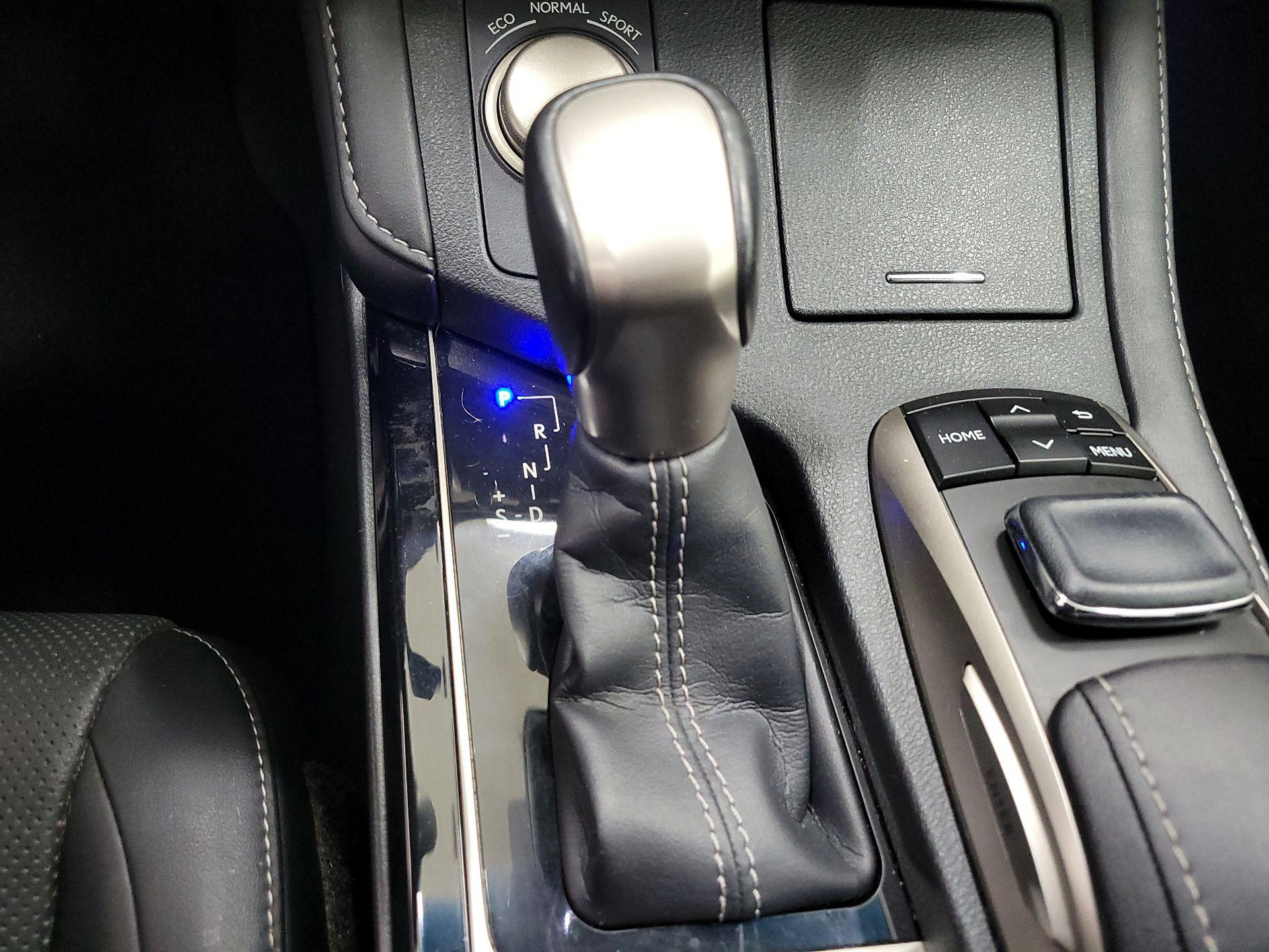 Thumbnail: 2017 Lexus ES - 18