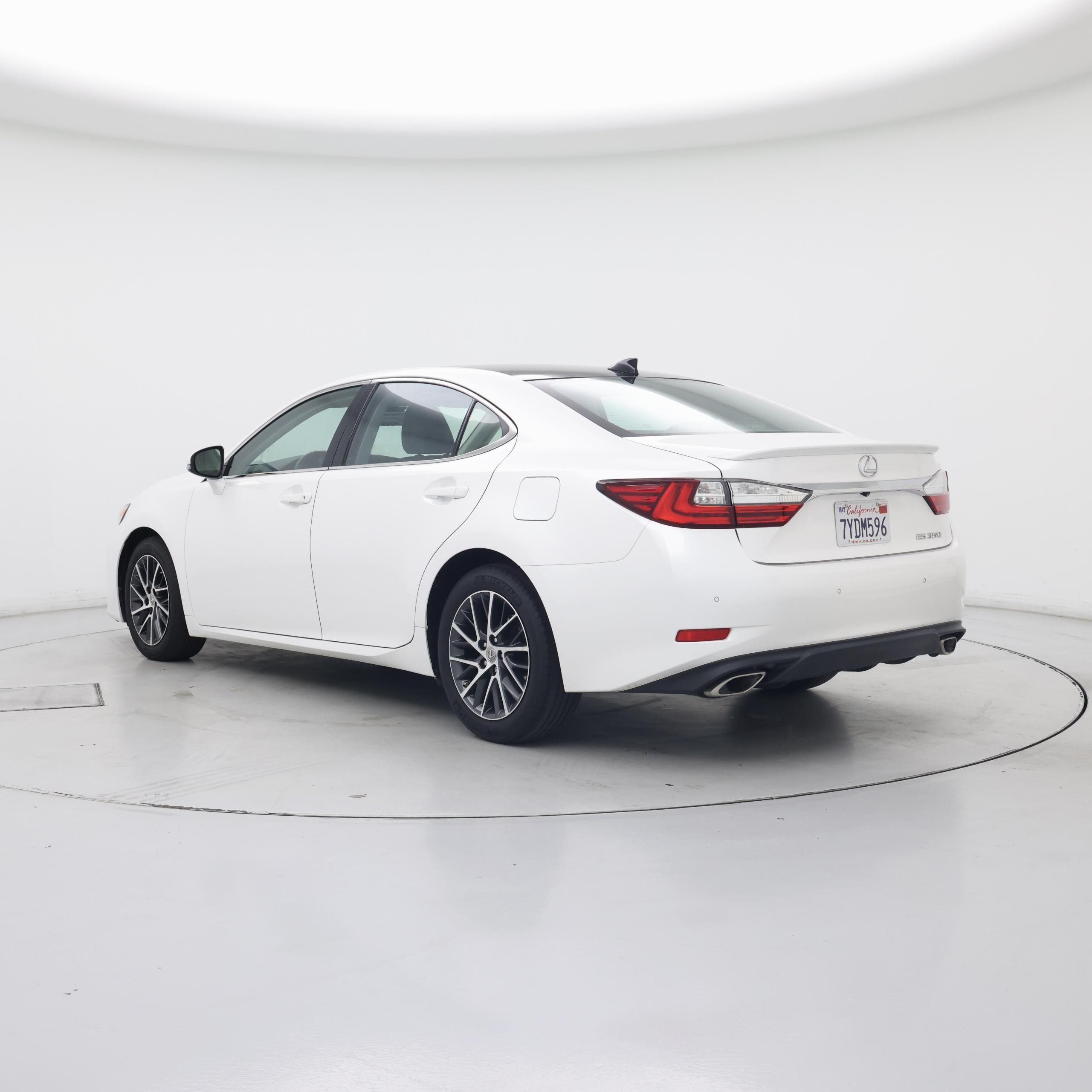 Thumbnail: 2017 Lexus ES - 2