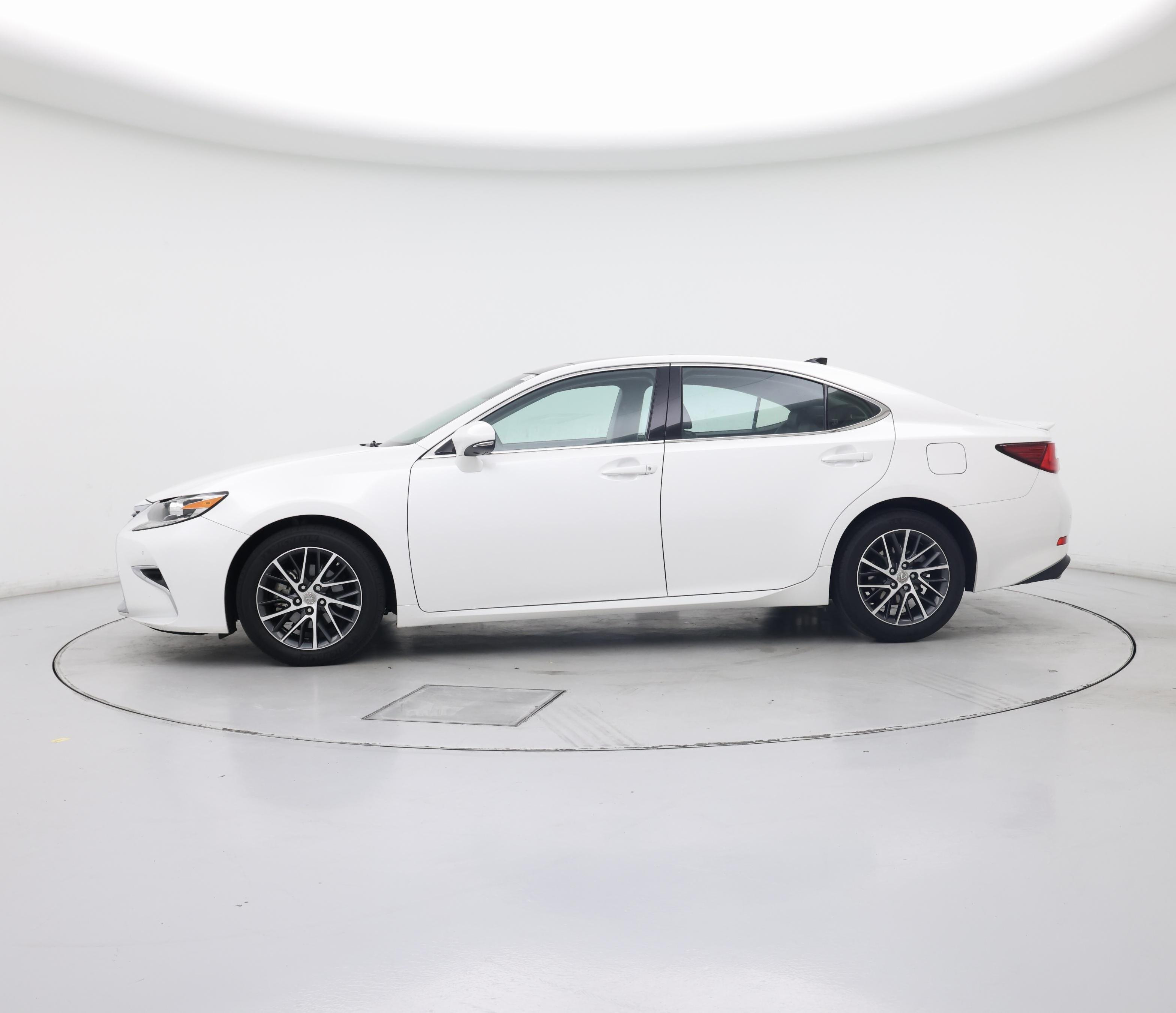 Thumbnail: 2017 Lexus ES - 3