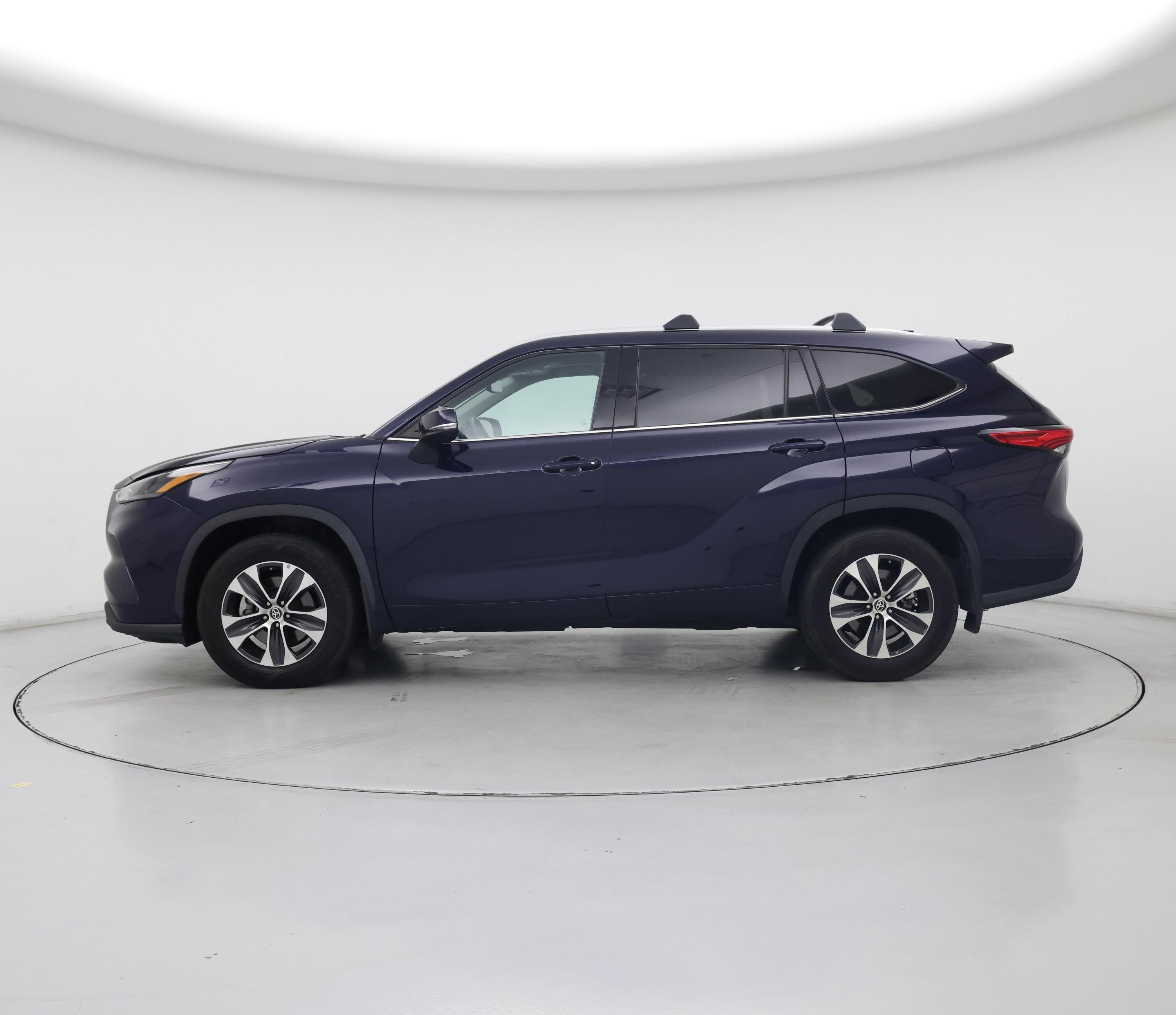 Thumbnail: 2022 Toyota Highlander - 3