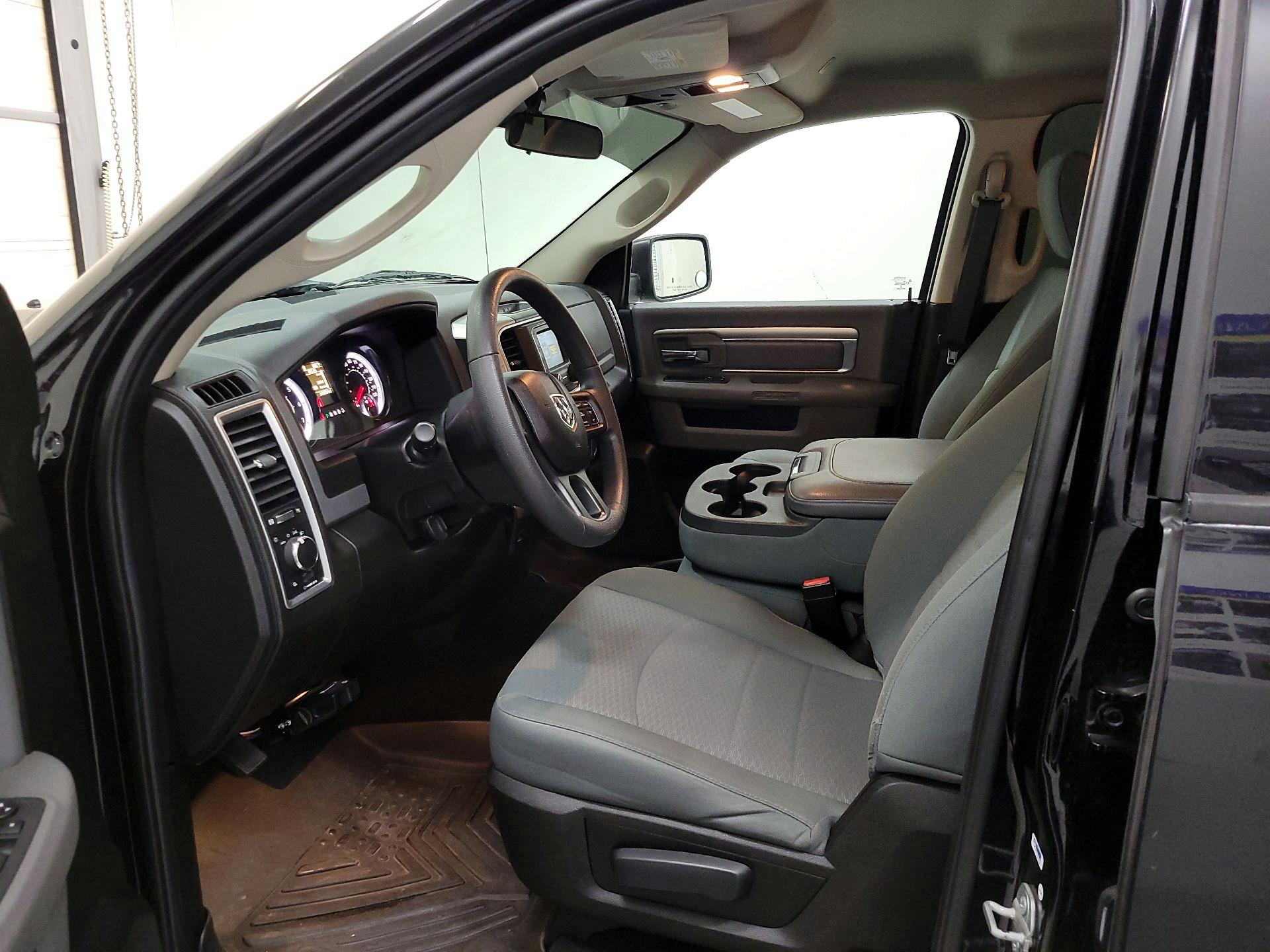 Thumbnail: 2019 RAM 1500 Classic - 11