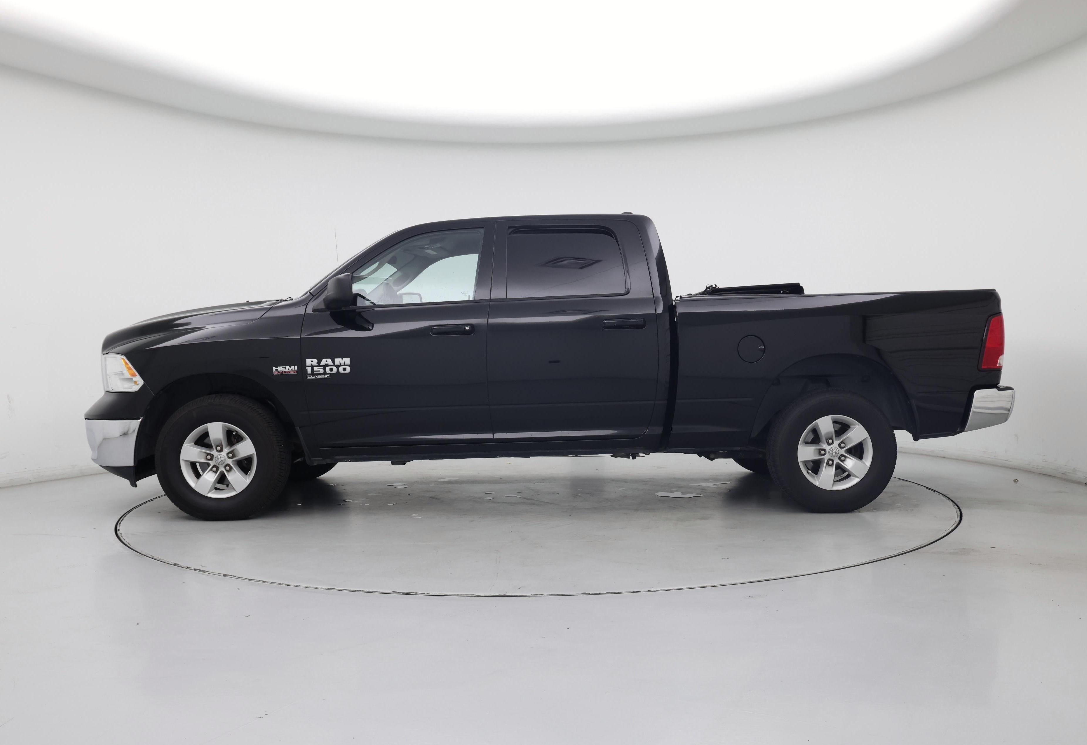 Thumbnail: 2019 RAM 1500 Classic - 3