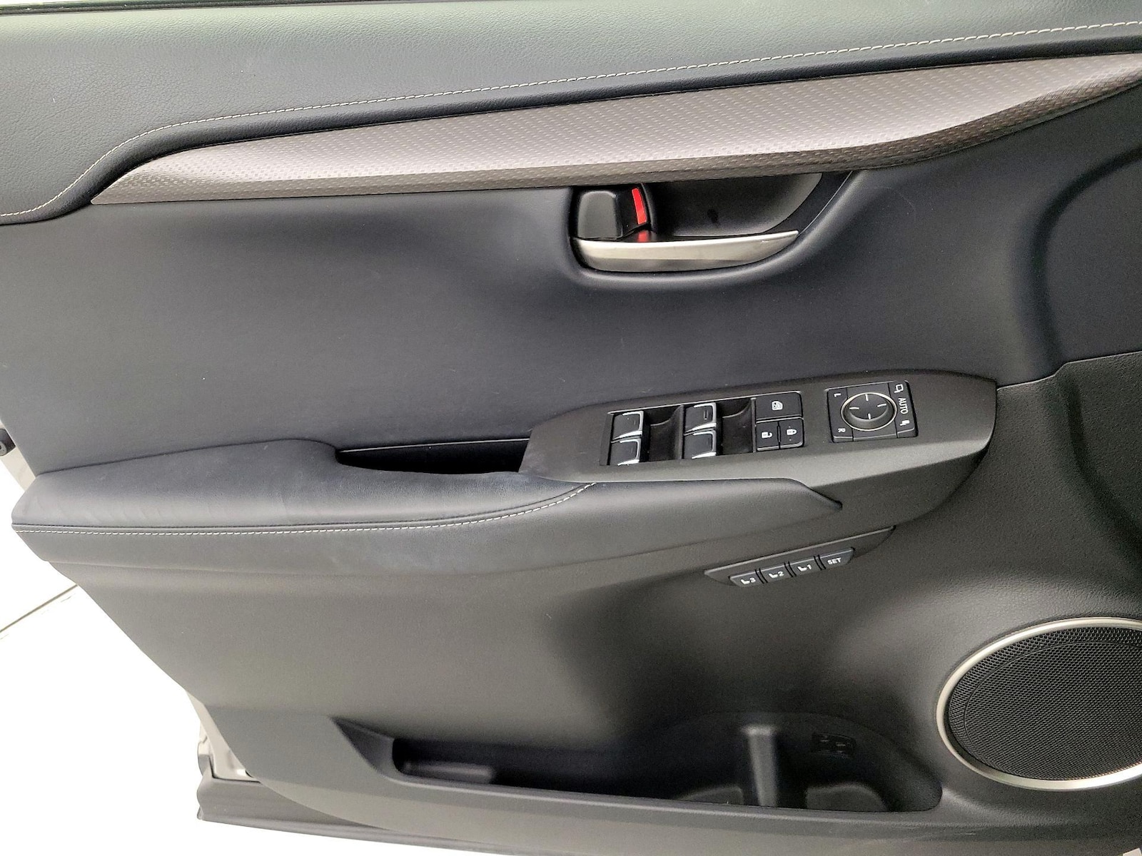 2020 Lexus NX 300 - Photo 13