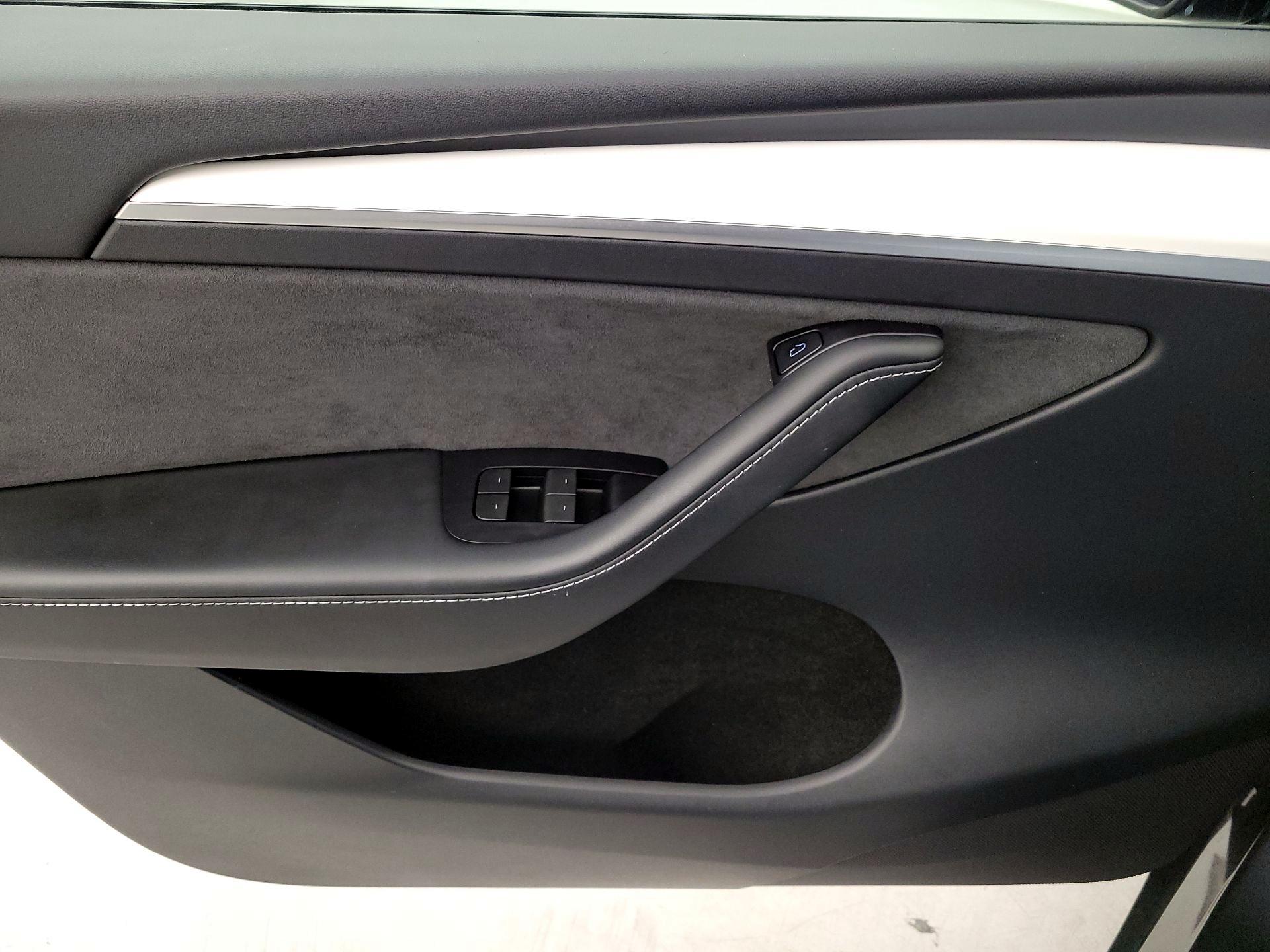 Thumbnail: 2023 Tesla Model Y - 12