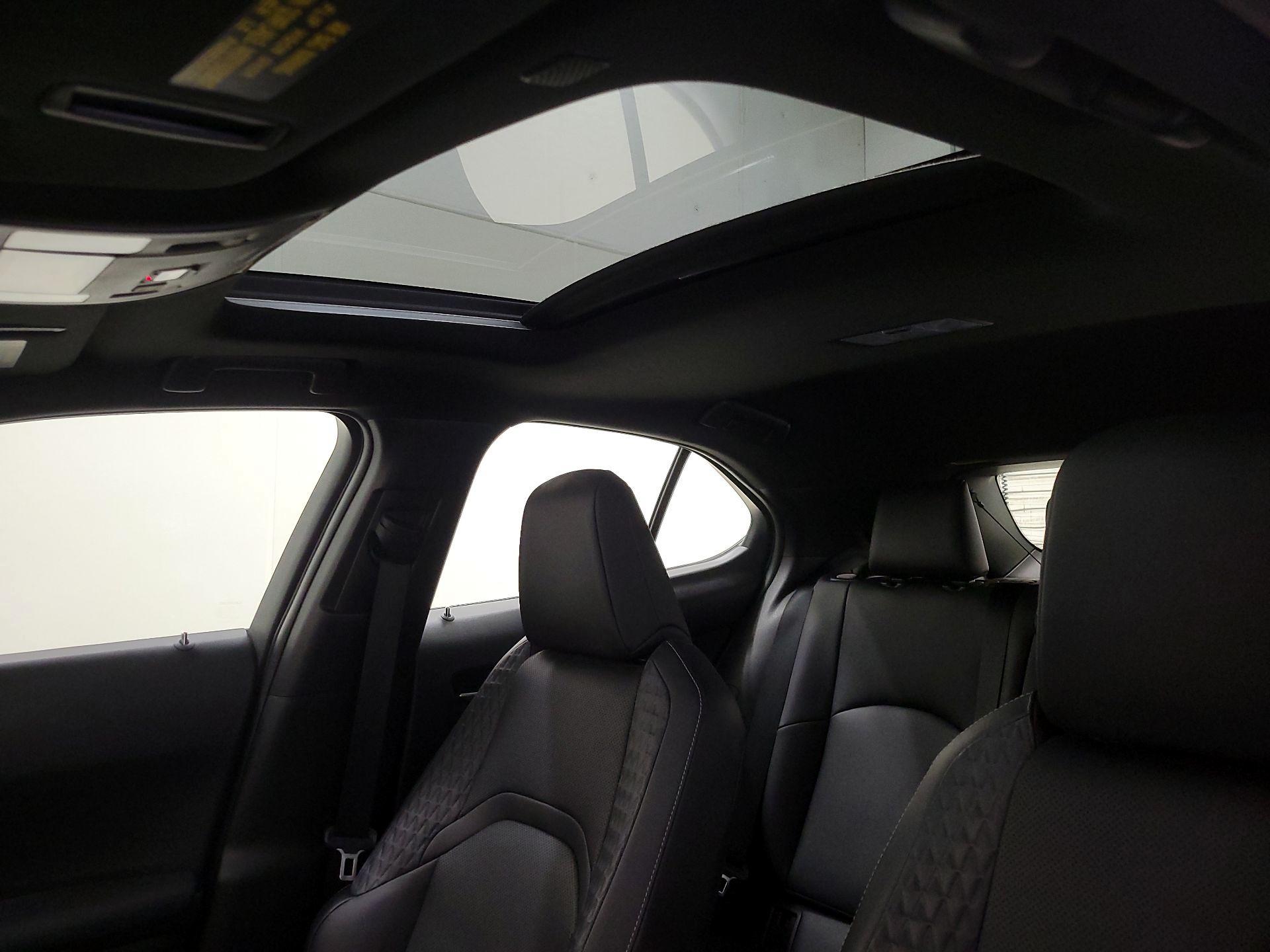 Thumbnail: 2019 Lexus UX - 19