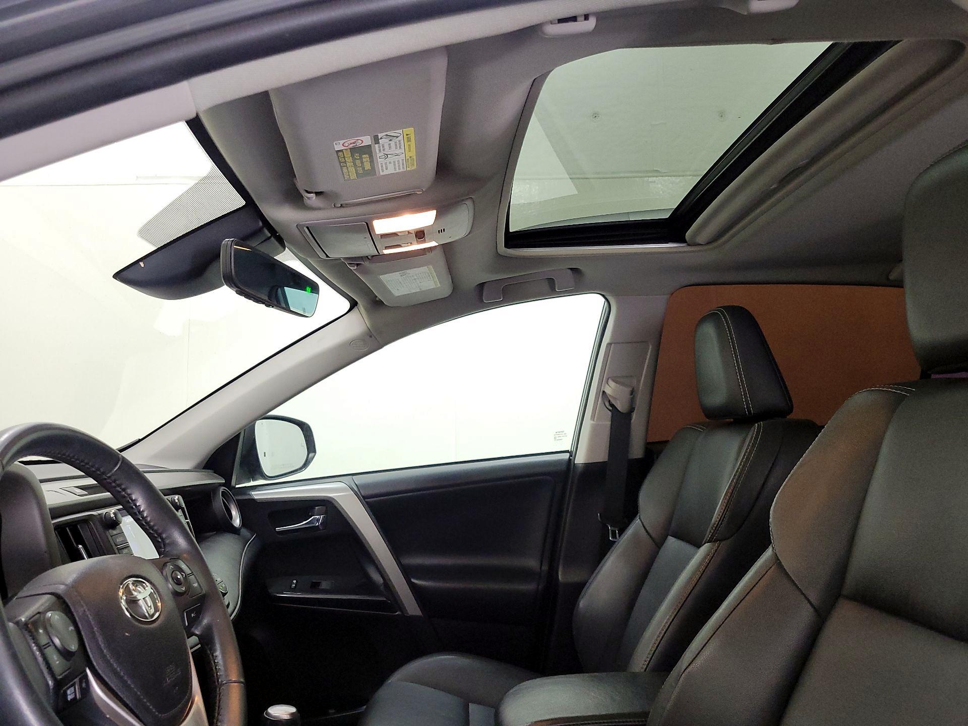 Thumbnail: 2017 Toyota RAV4 - 20