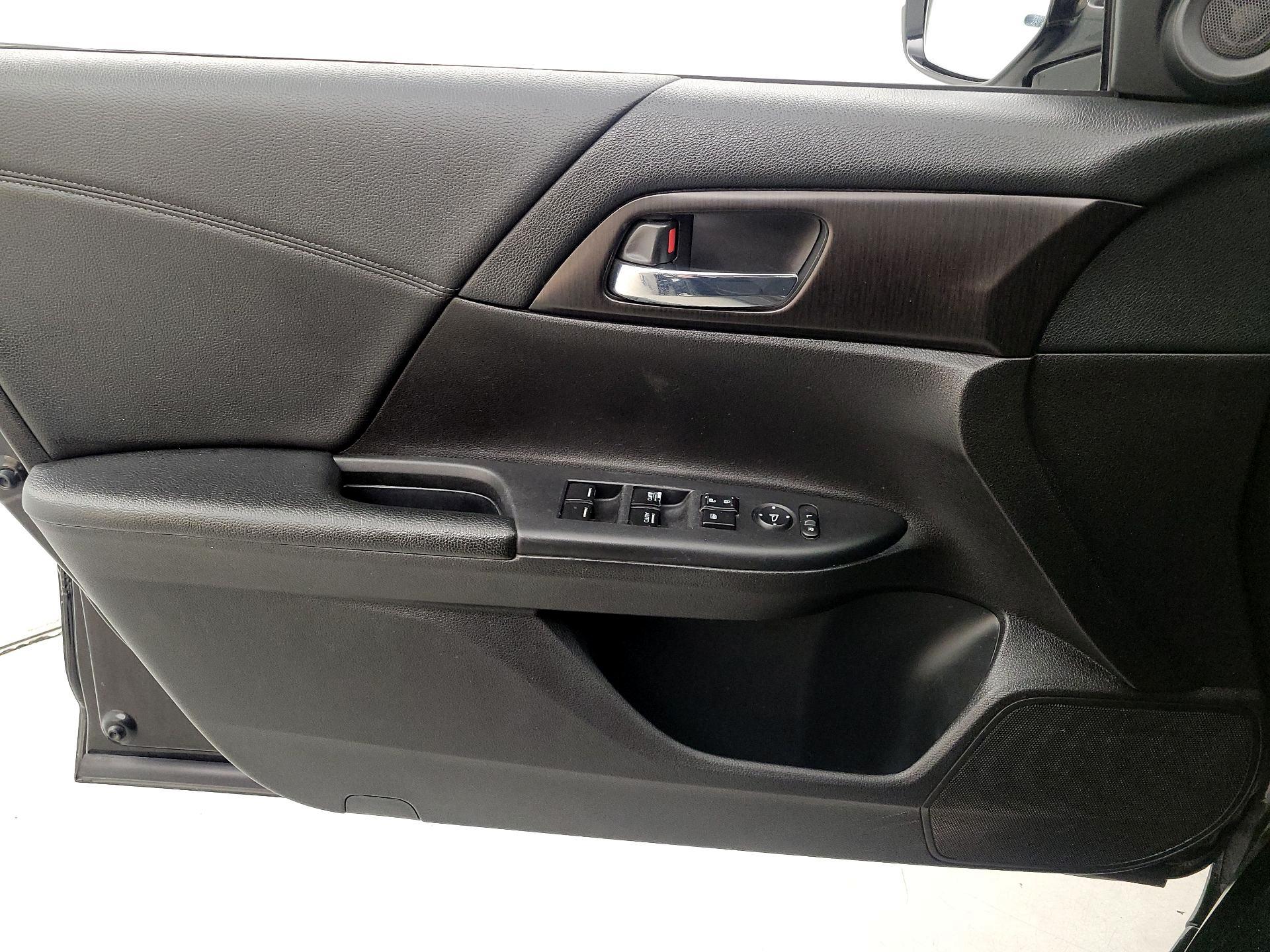 Thumbnail: 2015 Honda Accord - 12