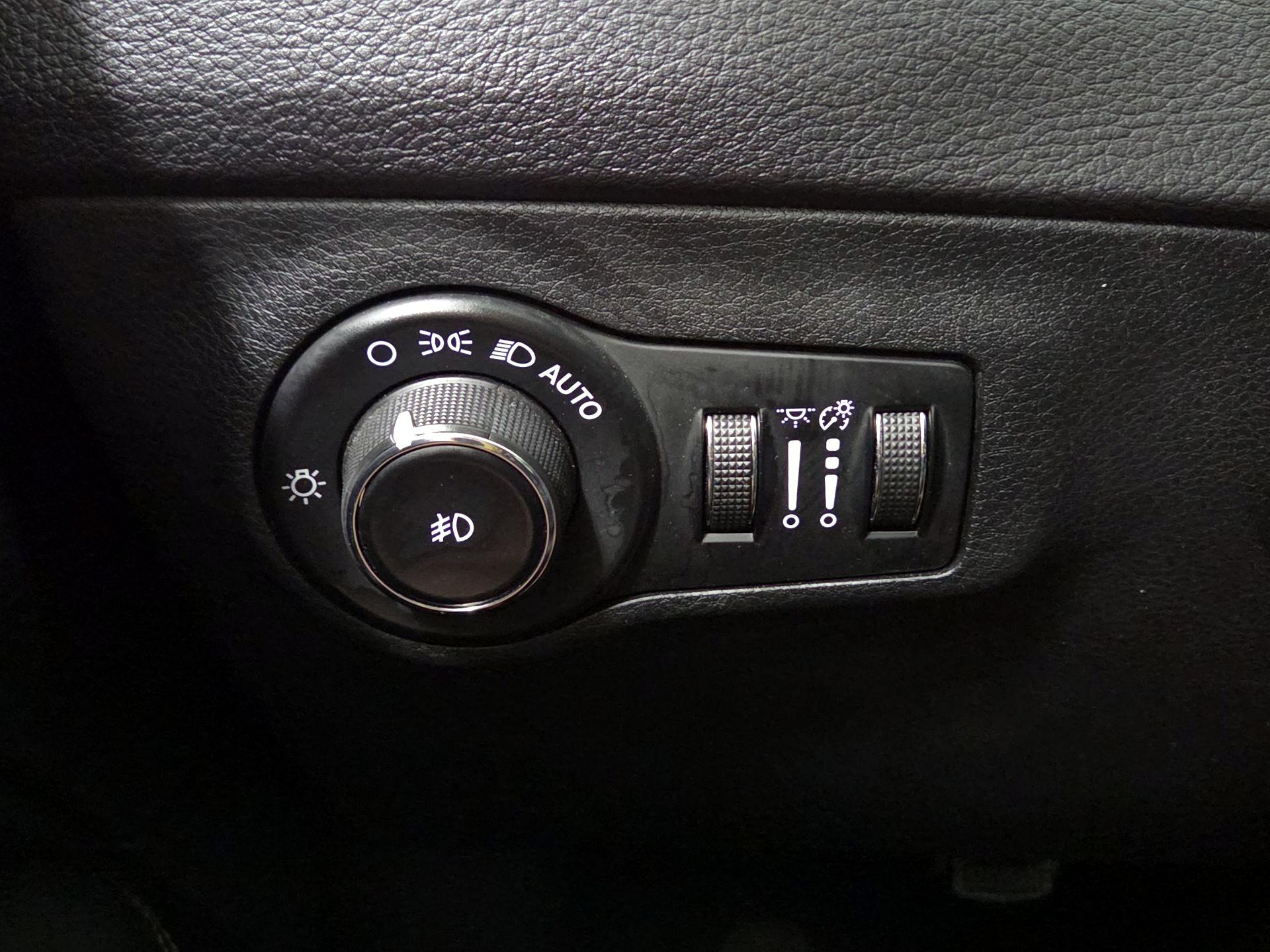 Thumbnail: 2018 Jeep Compass - 13