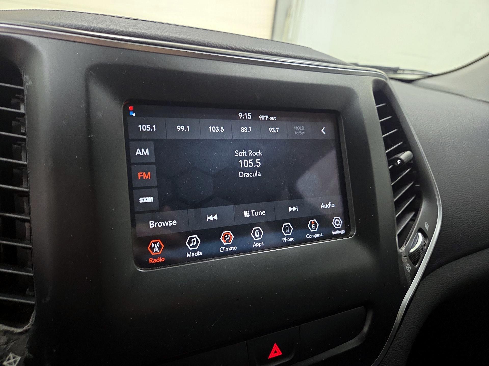 Thumbnail: 2019 Jeep Cherokee - 15