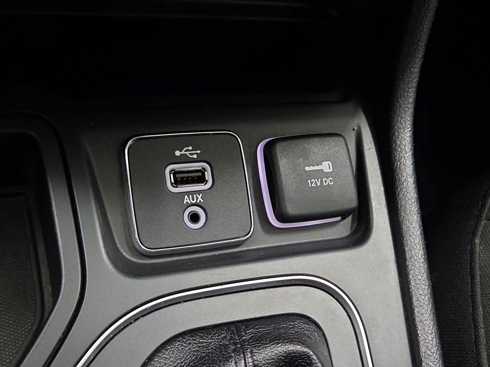 Thumbnail: 2019 Jeep Cherokee - 18