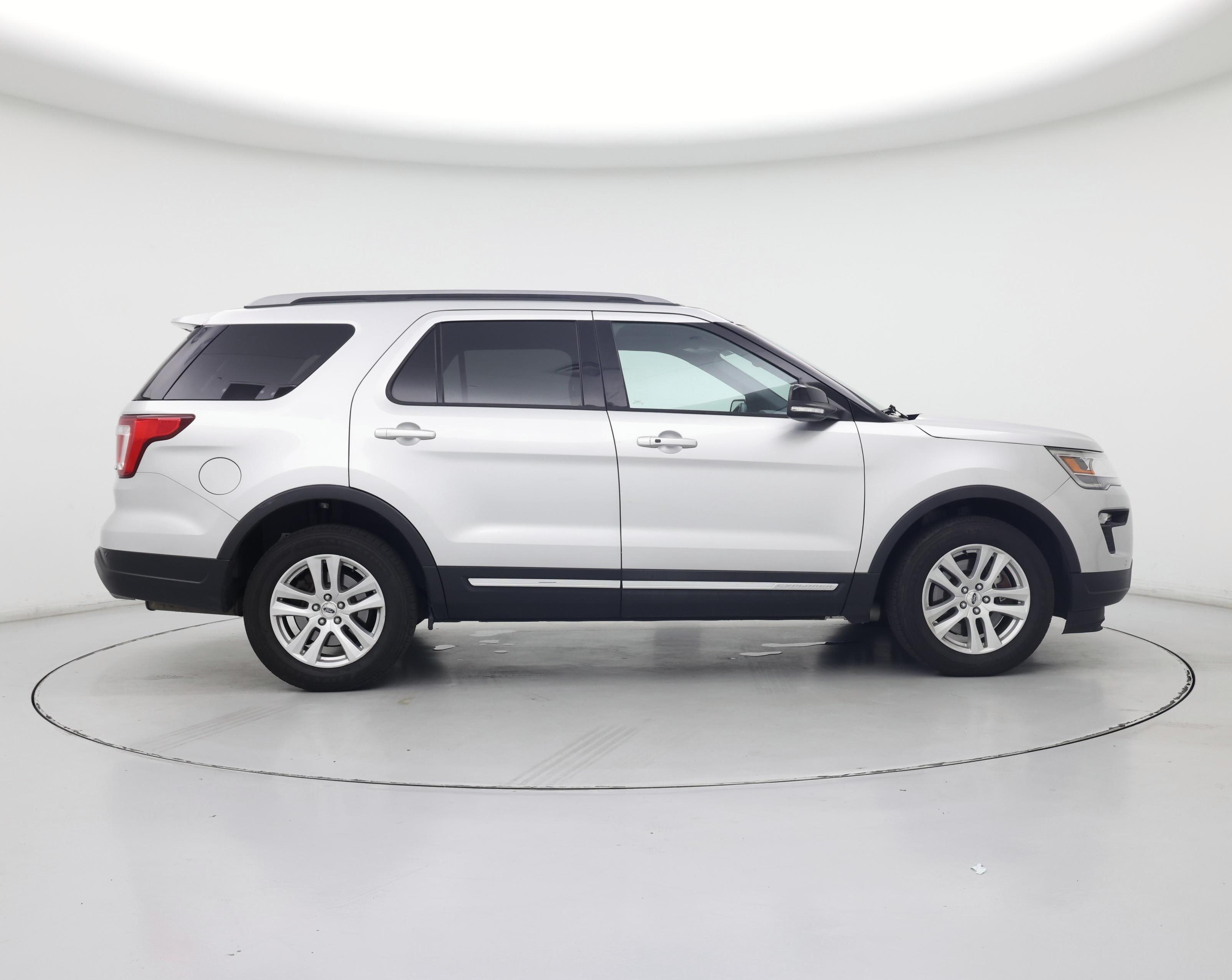 Thumbnail: 2018 Ford Explorer - 7