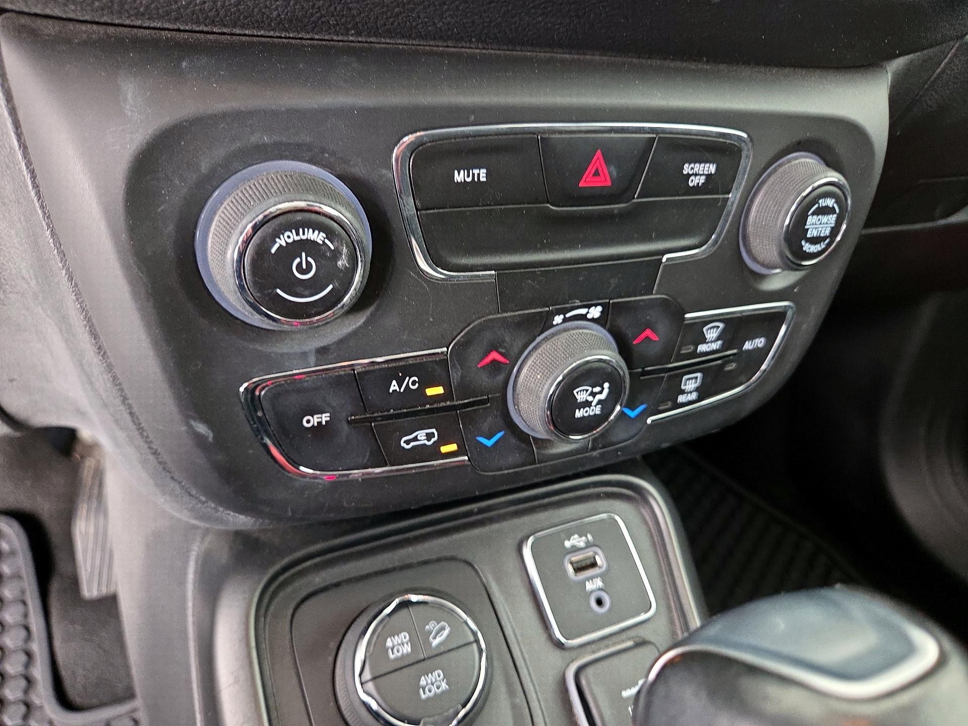 Thumbnail: 2020 Jeep Compass - 16