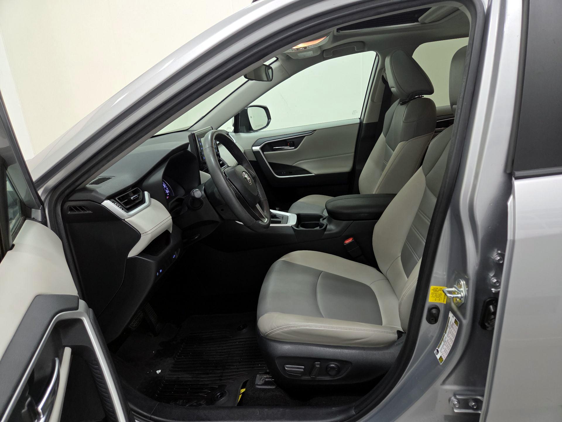Thumbnail: 2021 Toyota RAV4 - 11