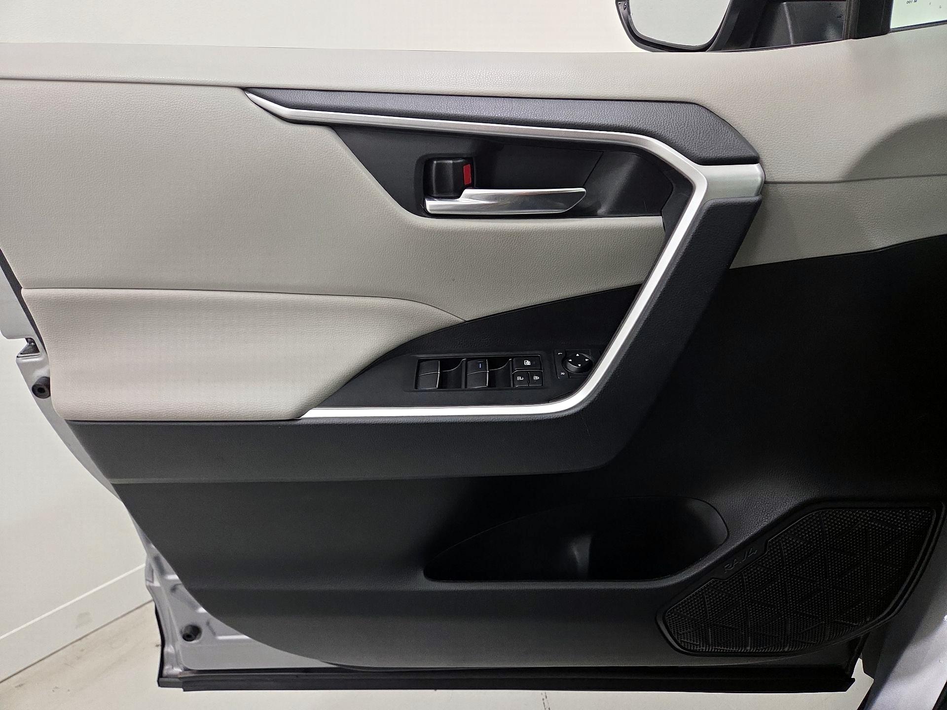 Thumbnail: 2021 Toyota RAV4 - 12