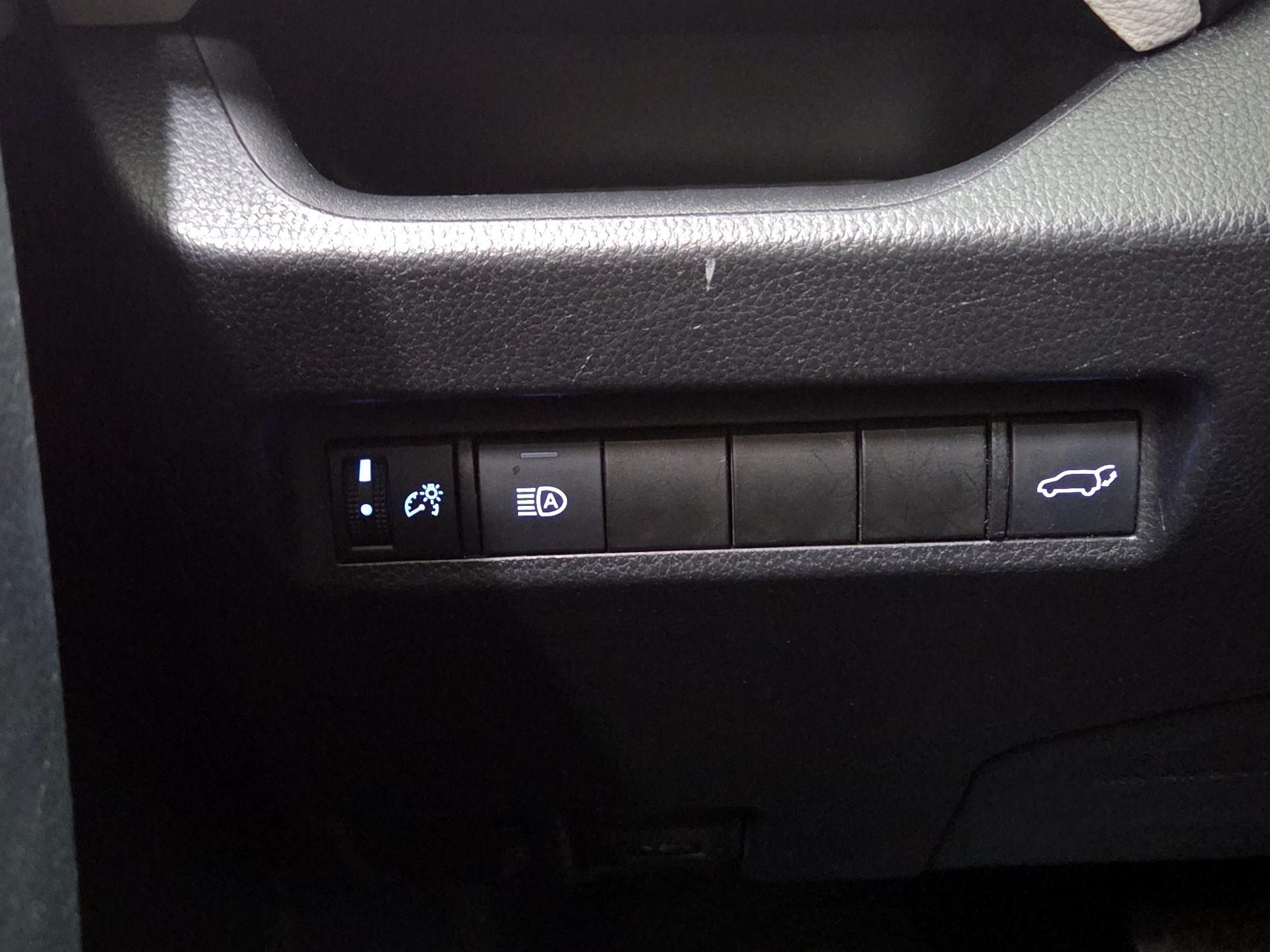Thumbnail: 2021 Toyota RAV4 - 13