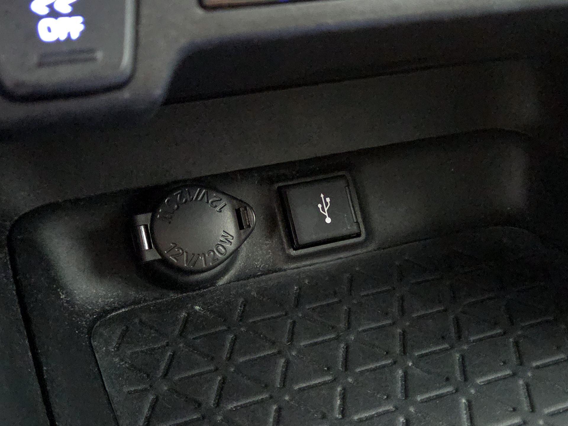 Thumbnail: 2021 Toyota RAV4 - 18