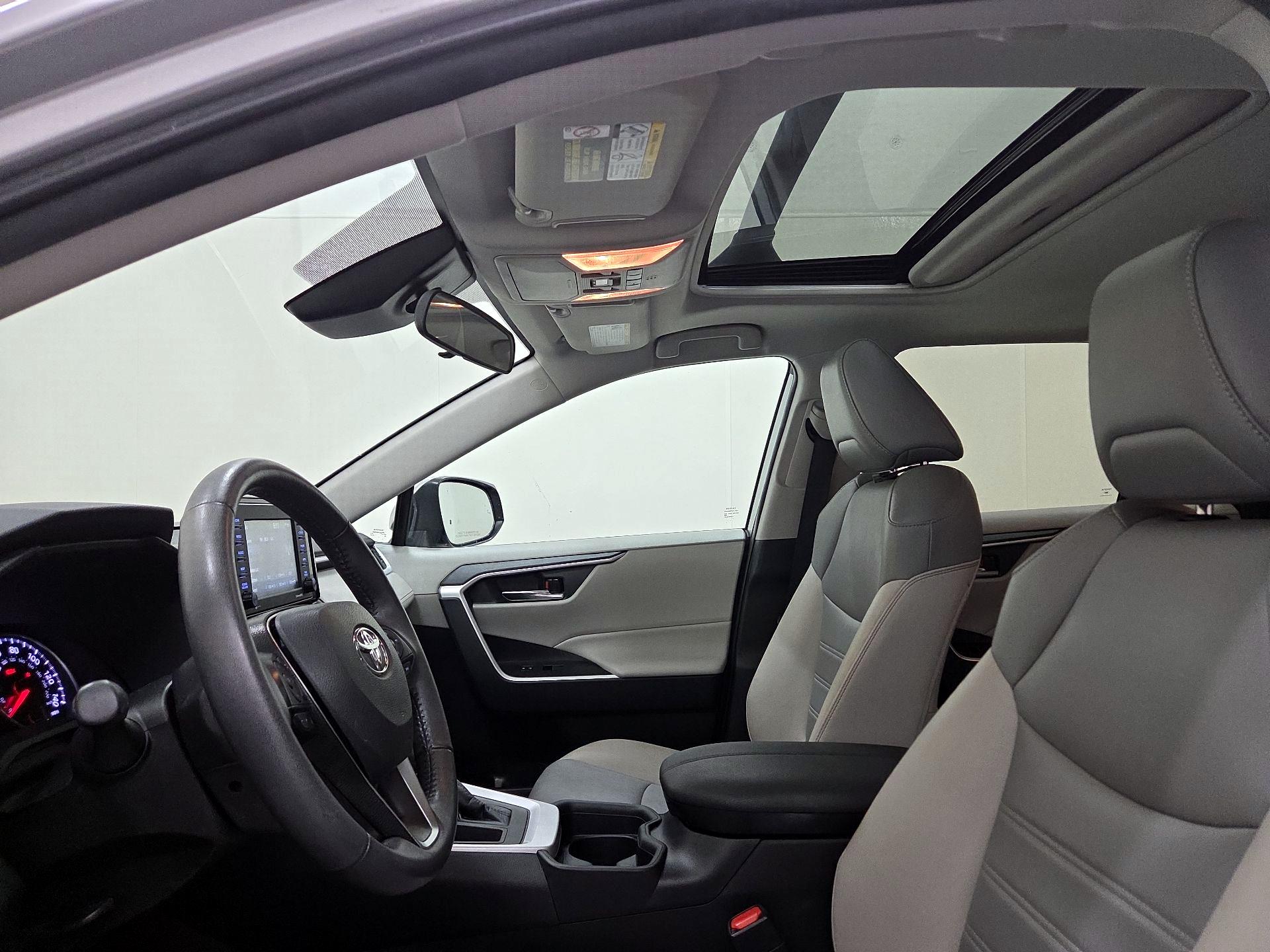 Thumbnail: 2021 Toyota RAV4 - 19