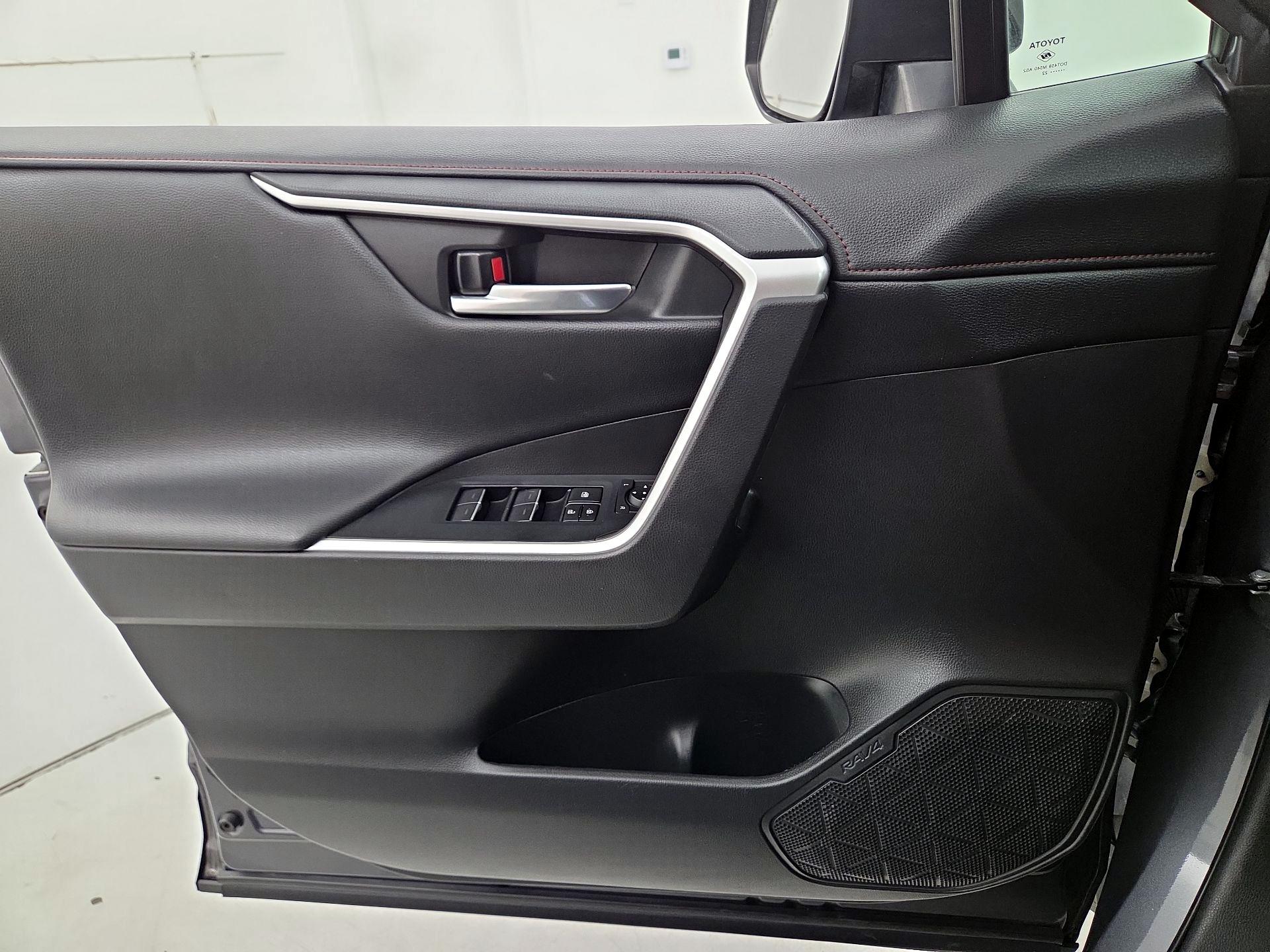 Thumbnail: 2022 Toyota RAV4 - 12