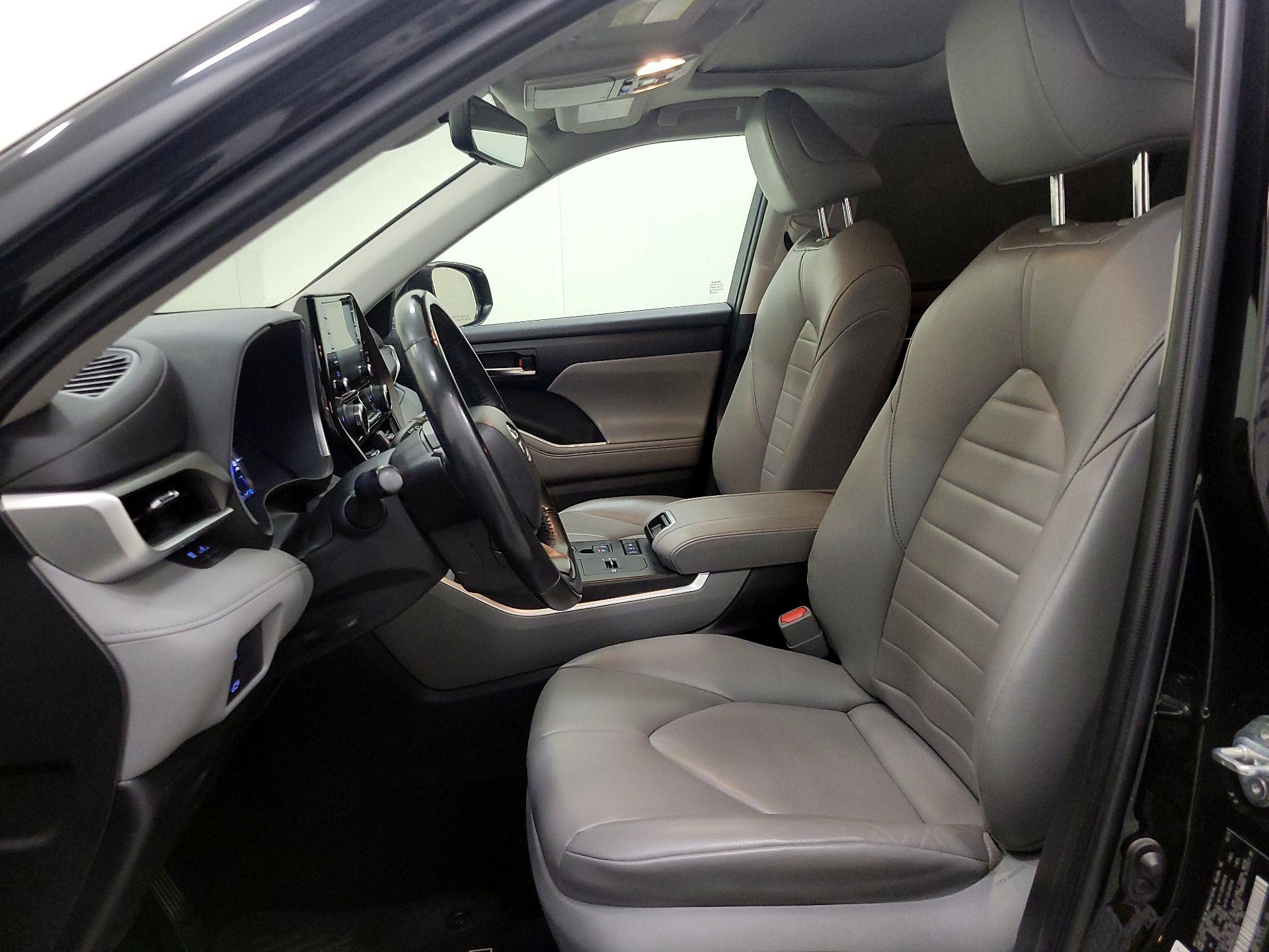 Thumbnail: 2022 Toyota Highlander - 11