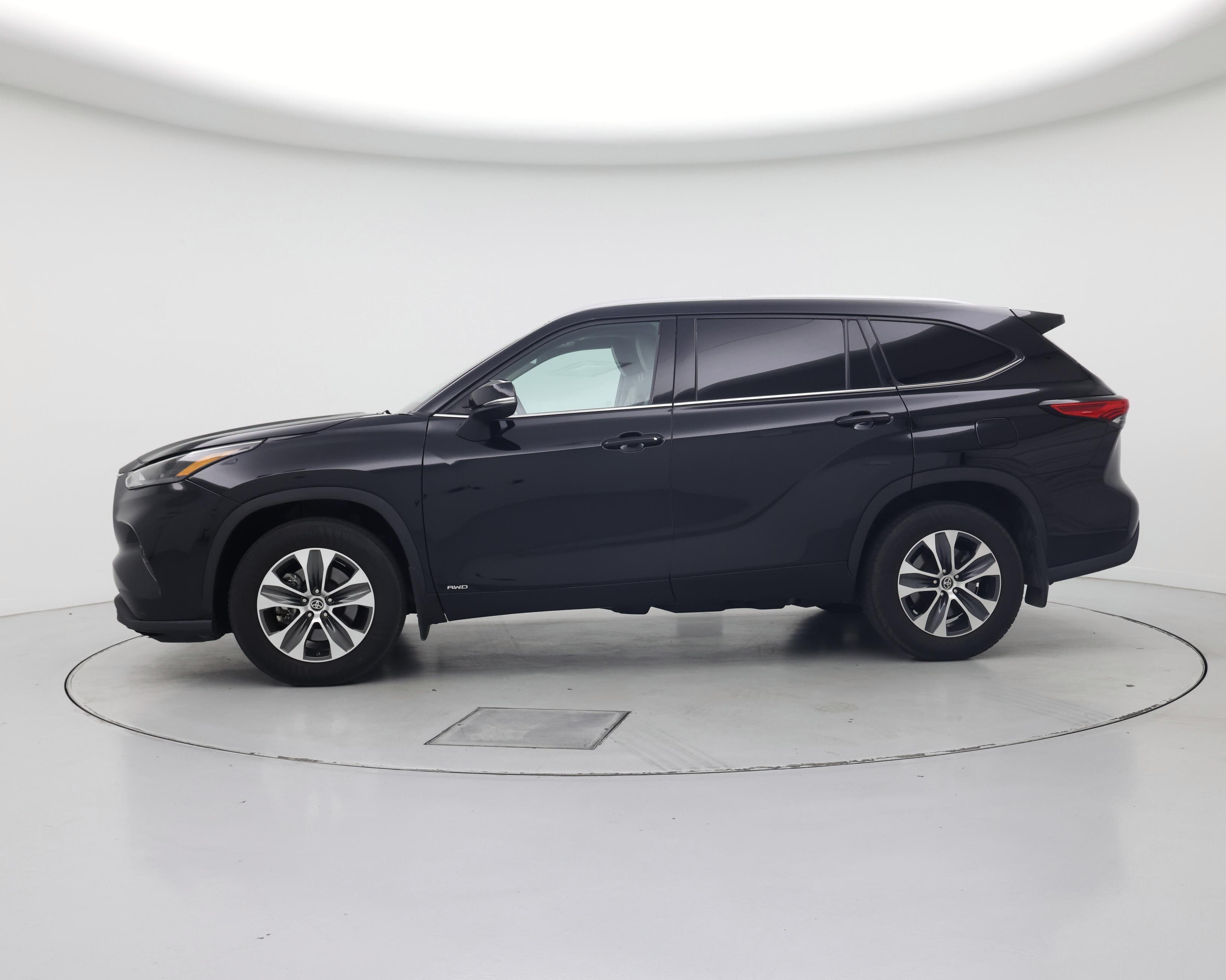 Thumbnail: 2022 Toyota Highlander - 3