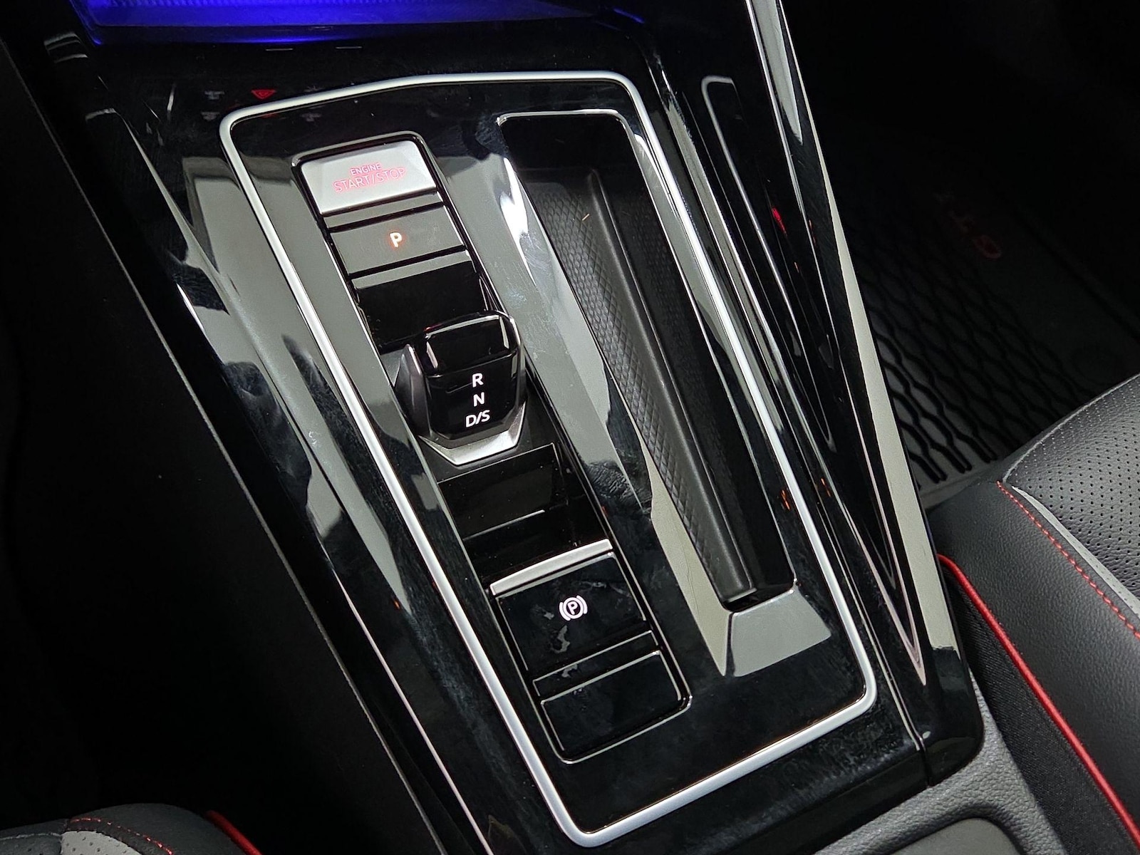 2024 Volkswagen Golf GTI SE - Photo 19