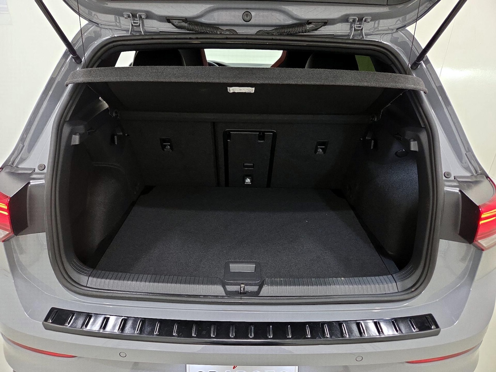 2024 Volkswagen Golf GTI SE - Photo 23