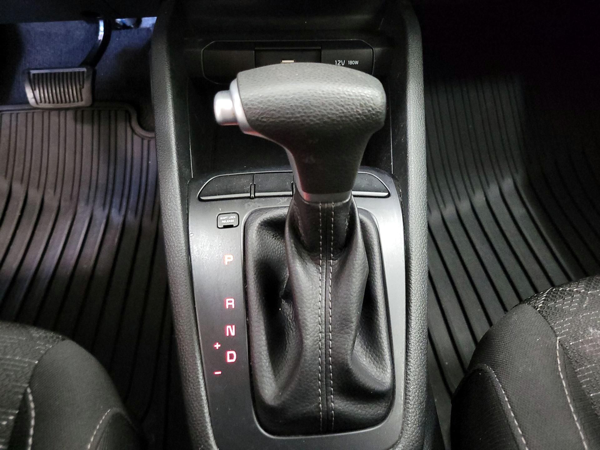 Thumbnail: 2023 Kia Rio - 17