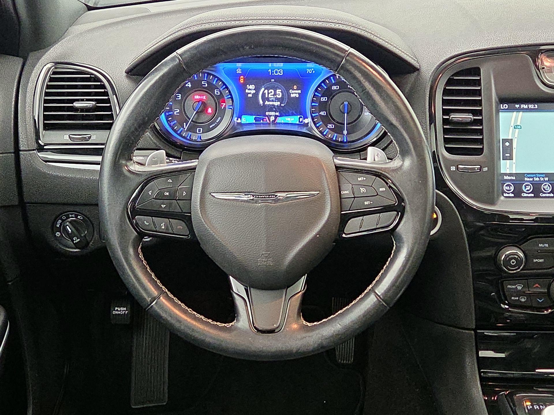 Thumbnail: 2022 Chrysler 300 - 10