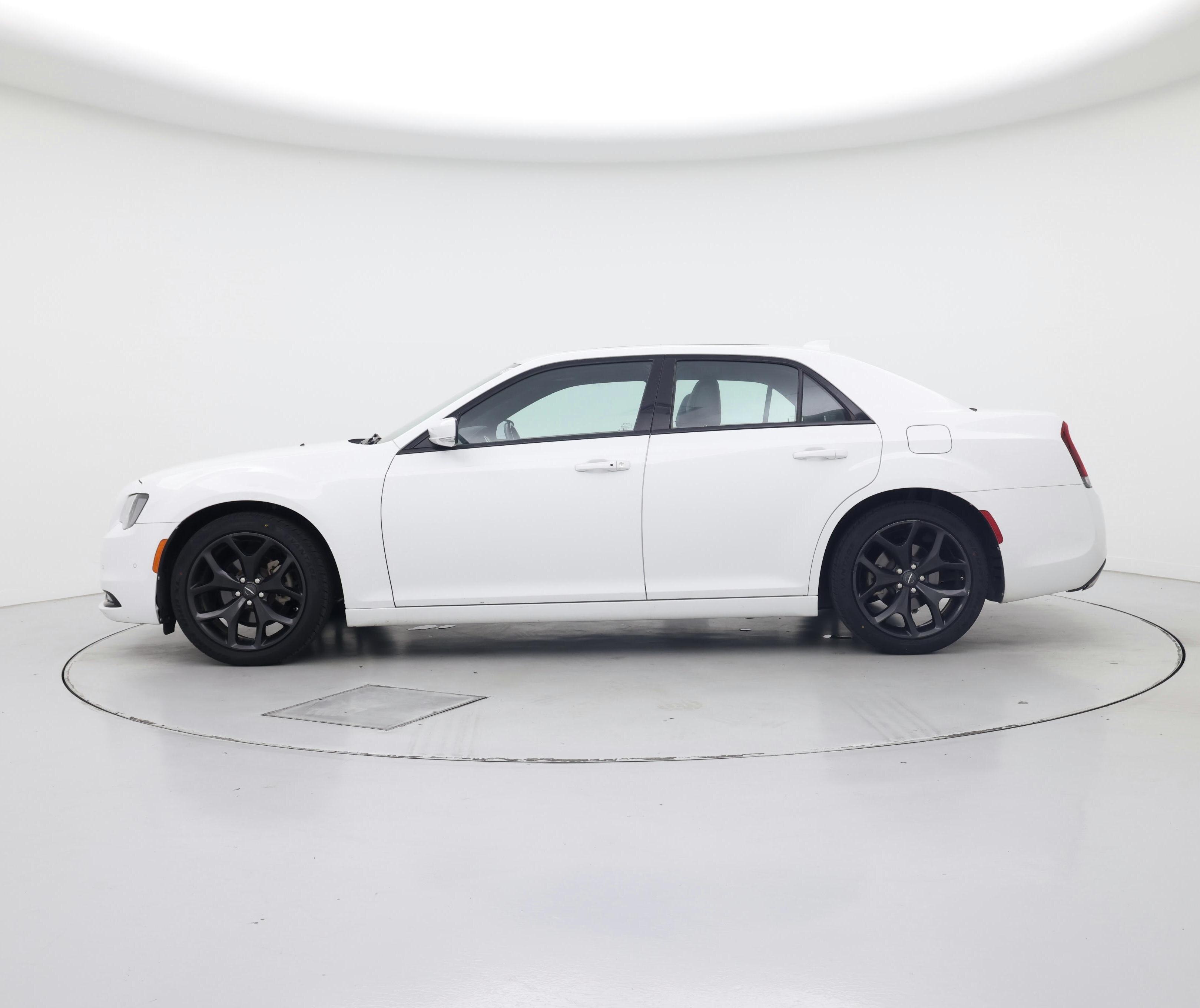 Thumbnail: 2022 Chrysler 300 - 3