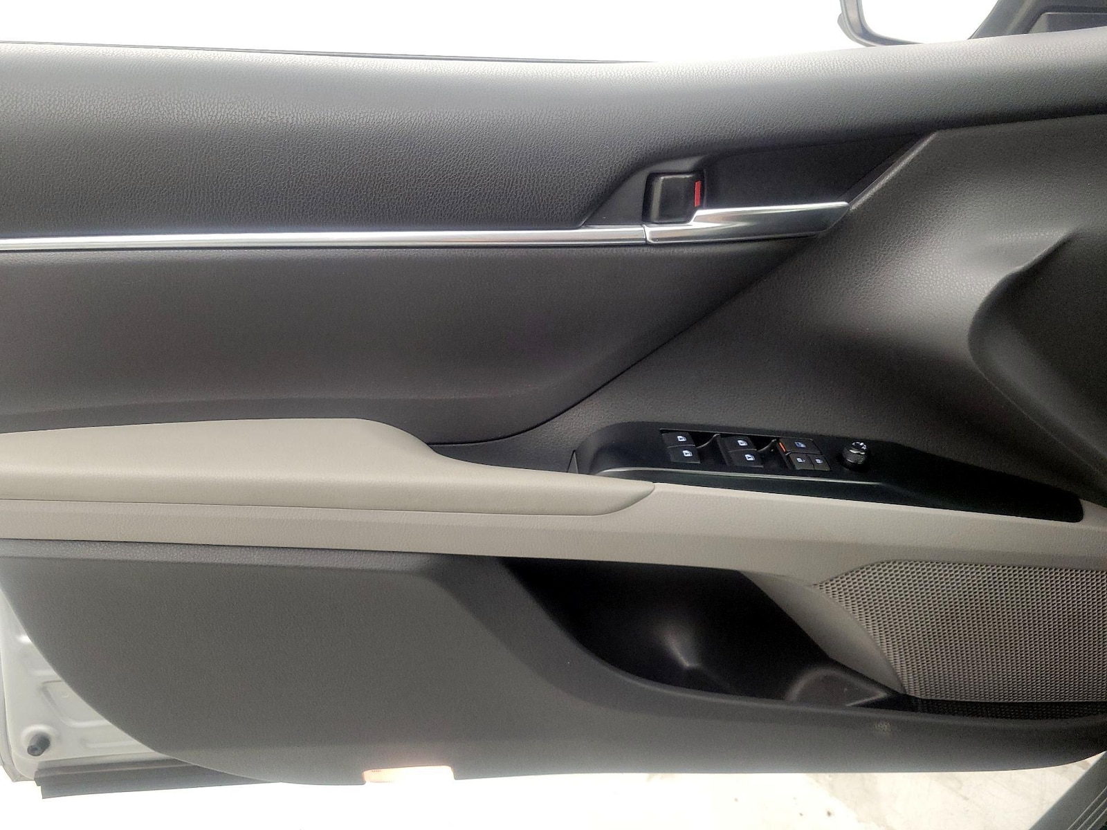 2019 Toyota Camry LE - Photo 11