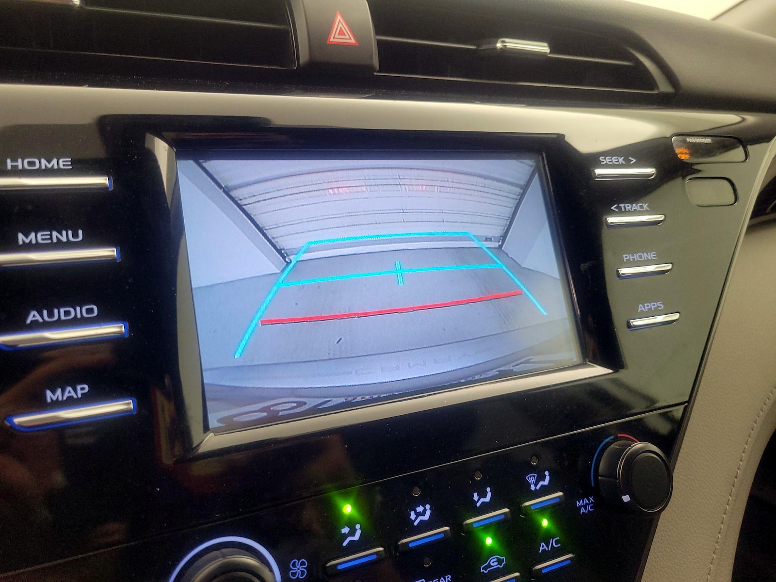 2019 Toyota Camry LE - Photo 13