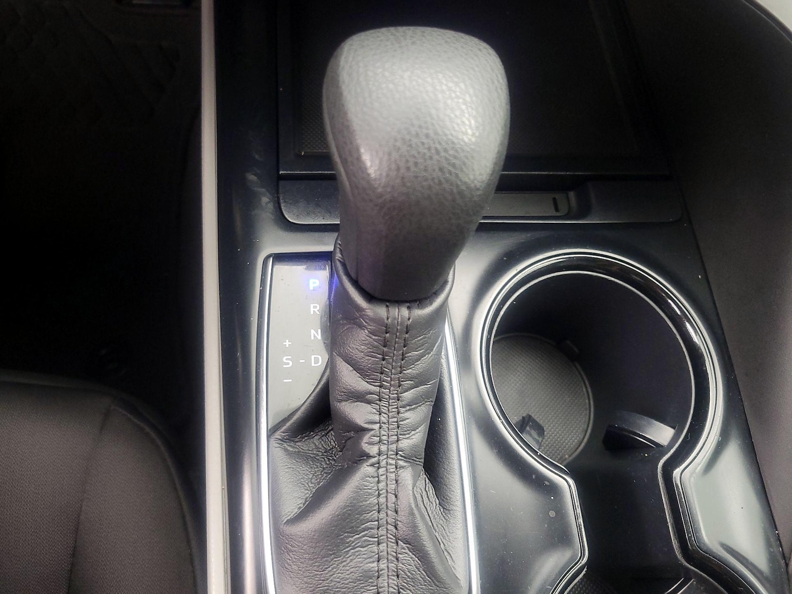 2019 Toyota Camry LE - Photo 16