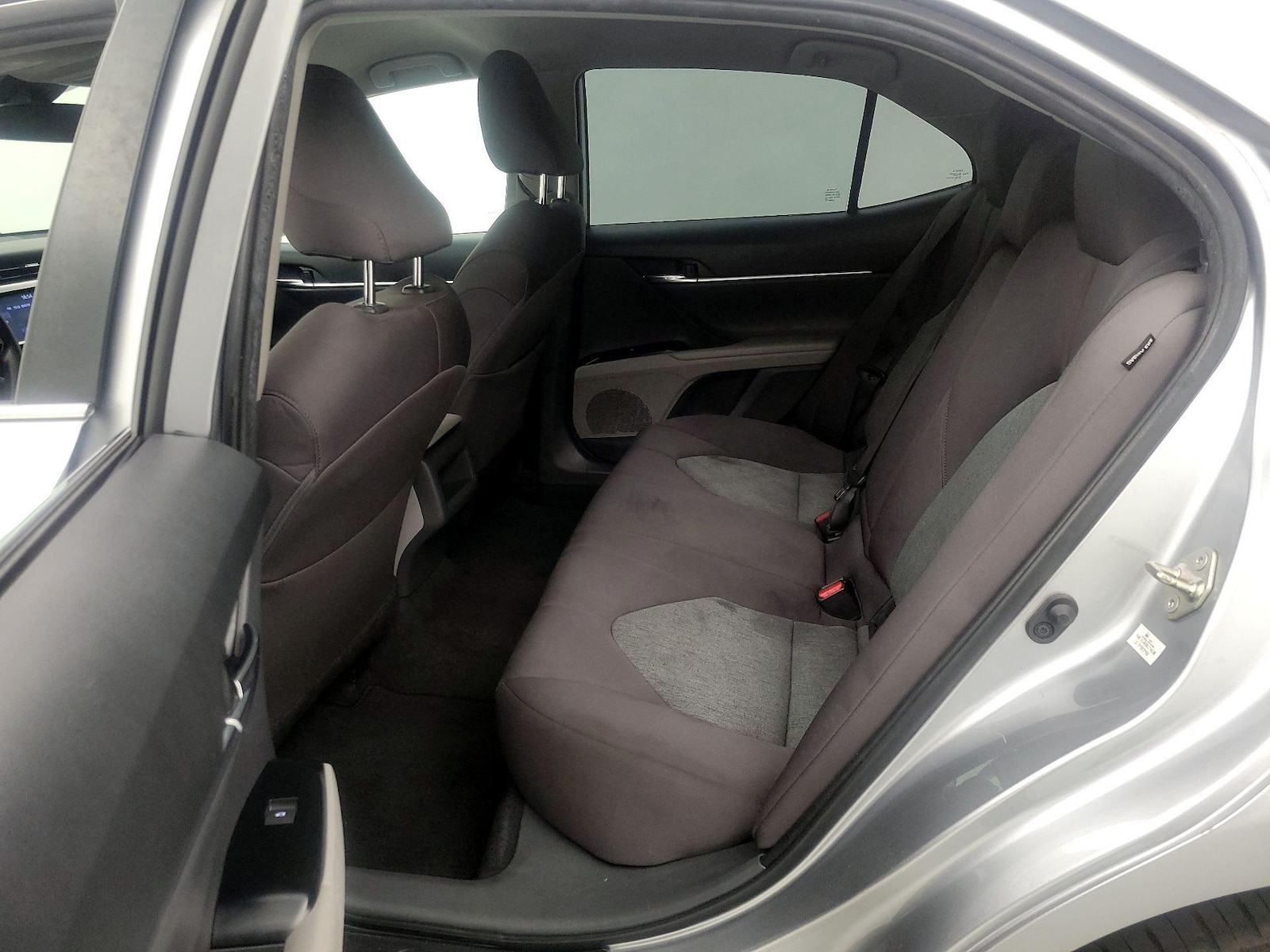 2019 Toyota Camry LE - Photo 18