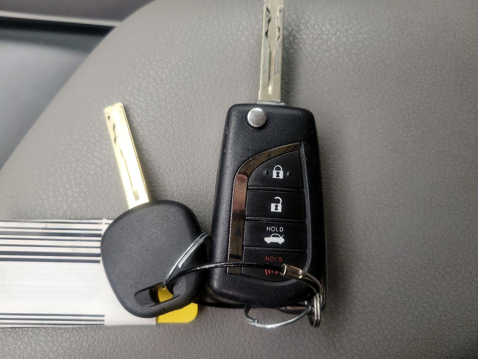 2019 Toyota Camry LE - Photo 21