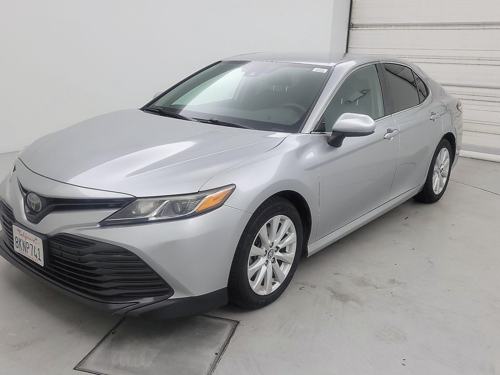 2019 Toyota Camry LE - Photo 3
