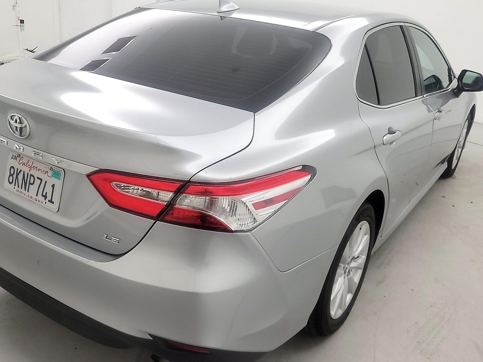 2019 Toyota Camry LE - Photo 5