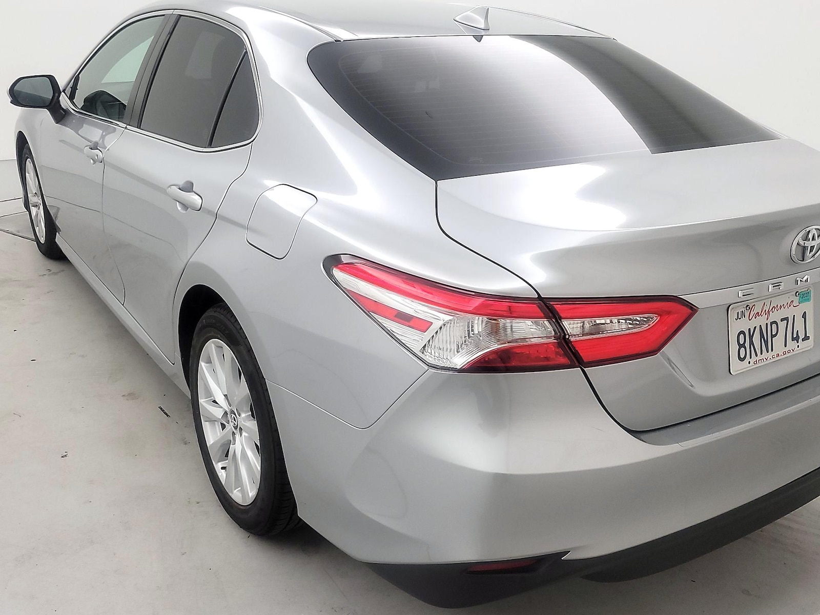 2019 Toyota Camry LE - Photo 7
