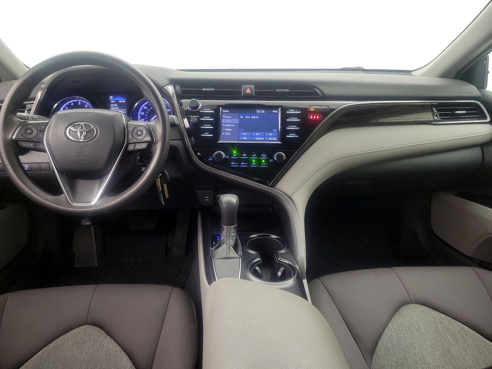2019 Toyota Camry LE - Photo 8