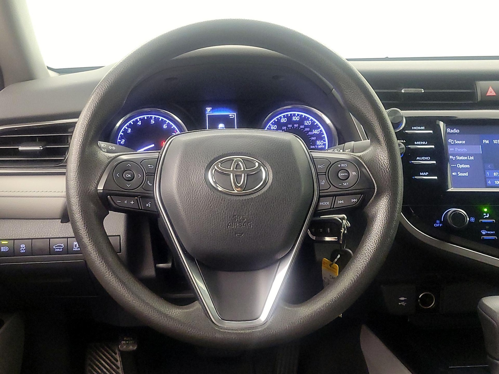2019 Toyota Camry LE - Photo 9