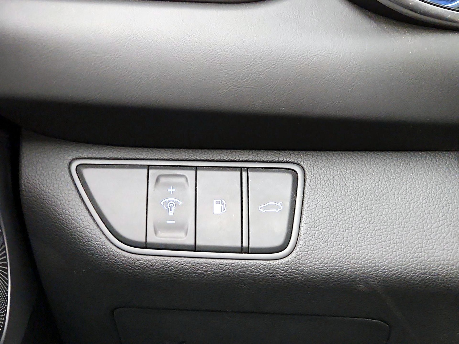 2023 GENESIS G70 Standard - Photo 14
