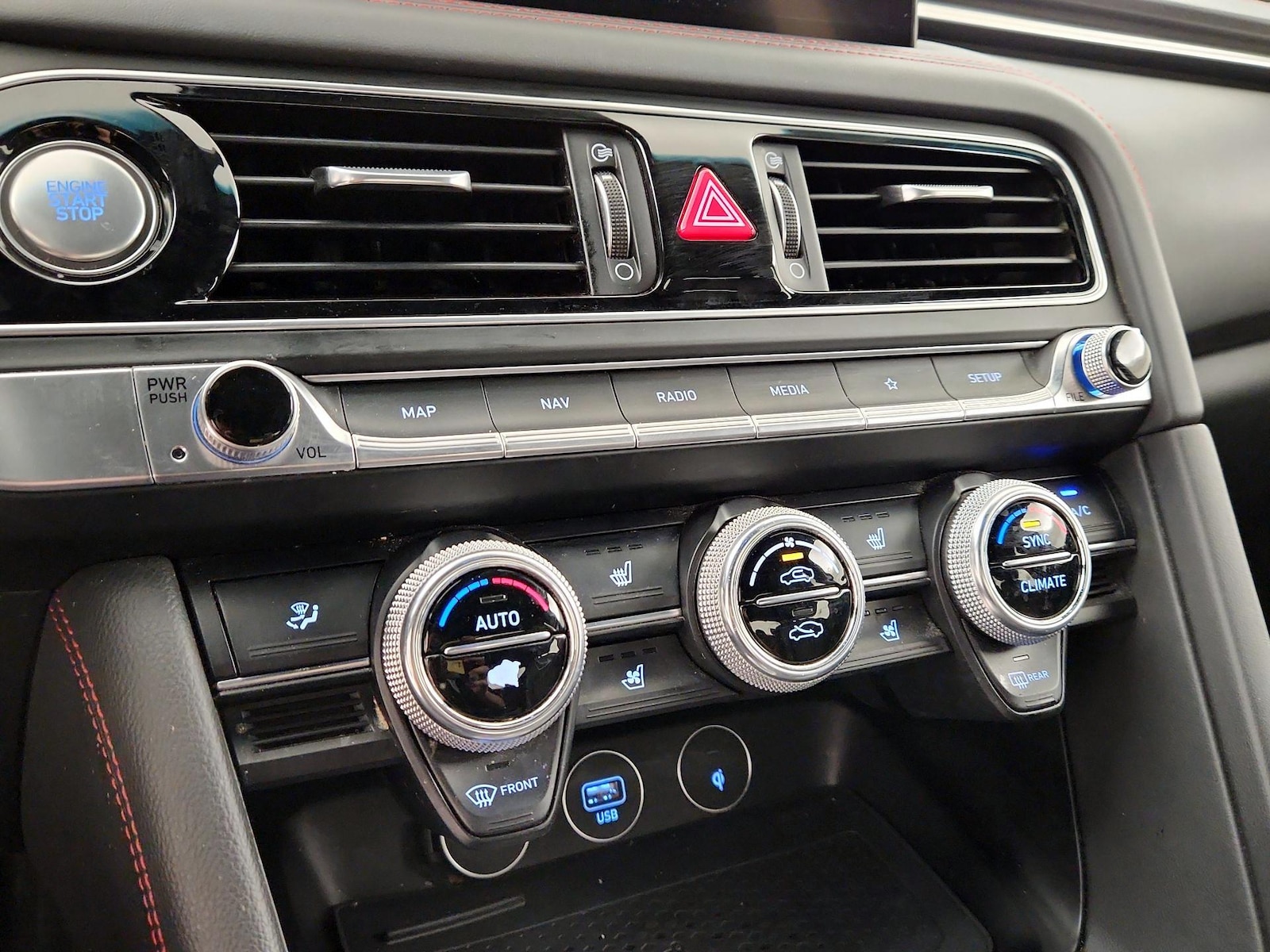 2023 GENESIS G70 Standard - Photo 18