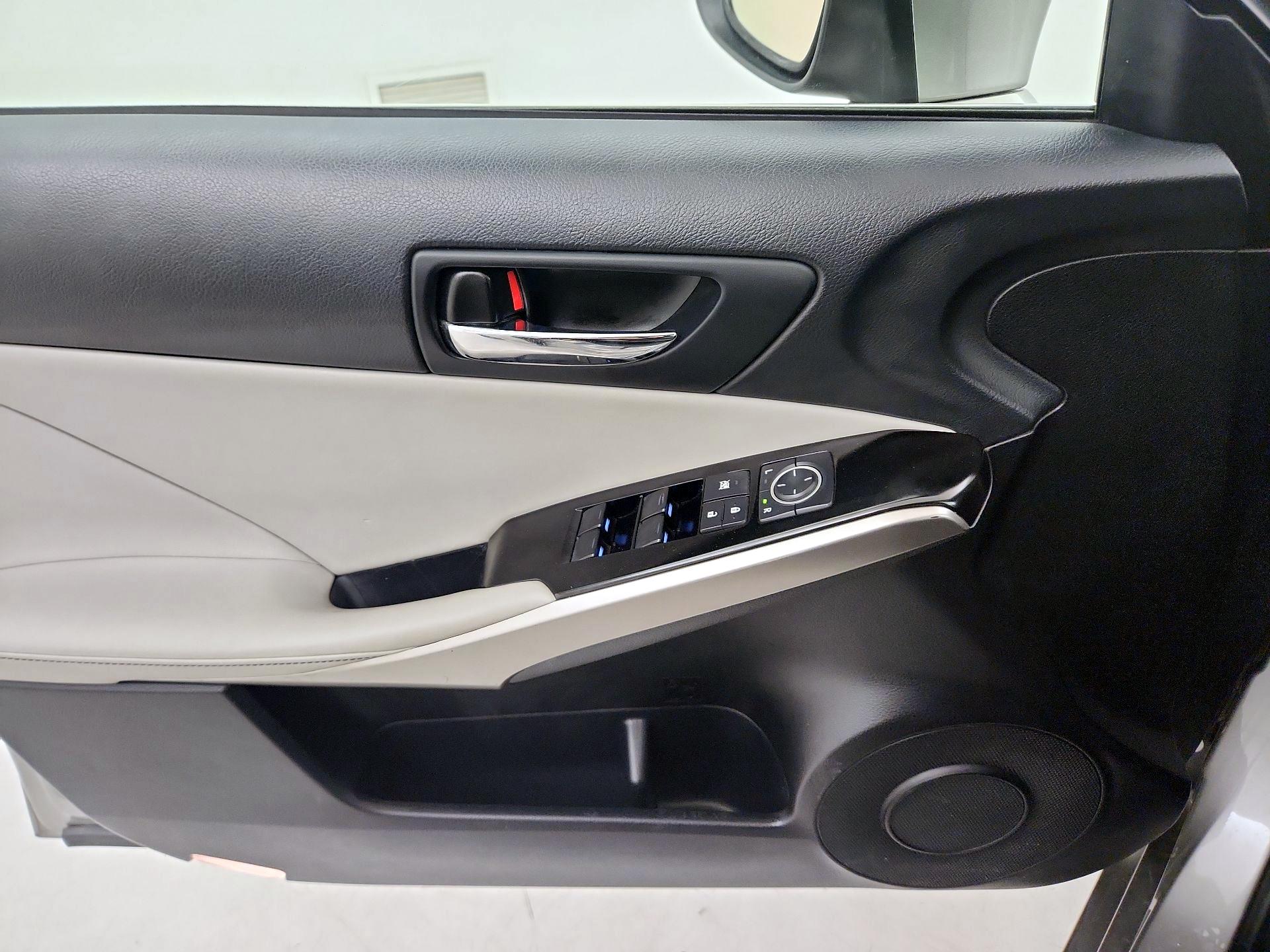 Thumbnail: 2014 Lexus IS - 12