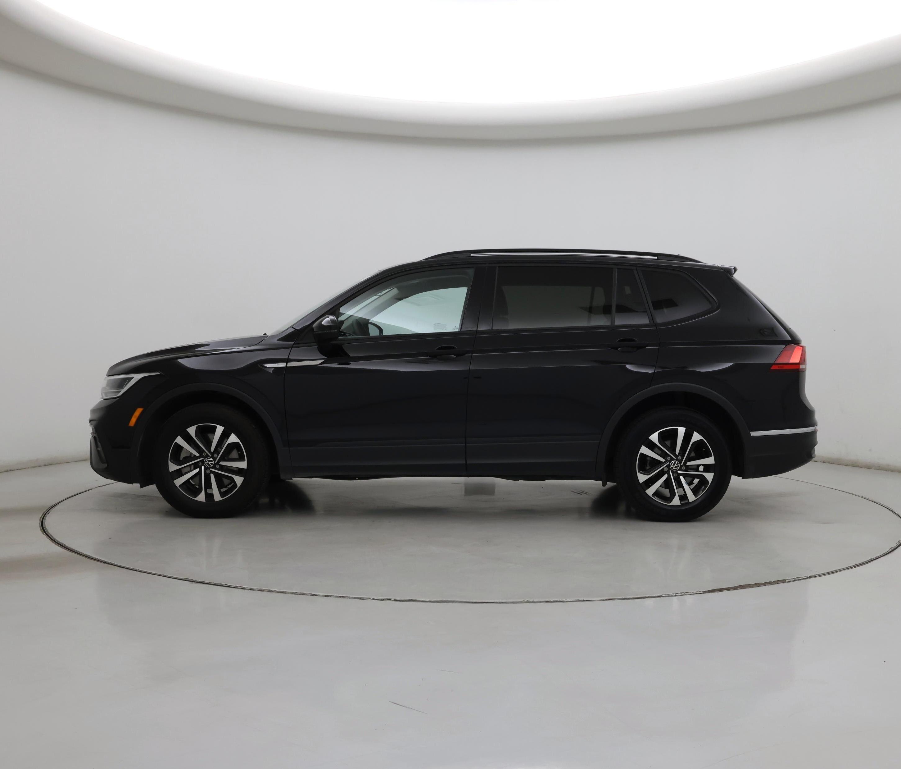 Thumbnail: 2023 Volkswagen Tiguan - 3