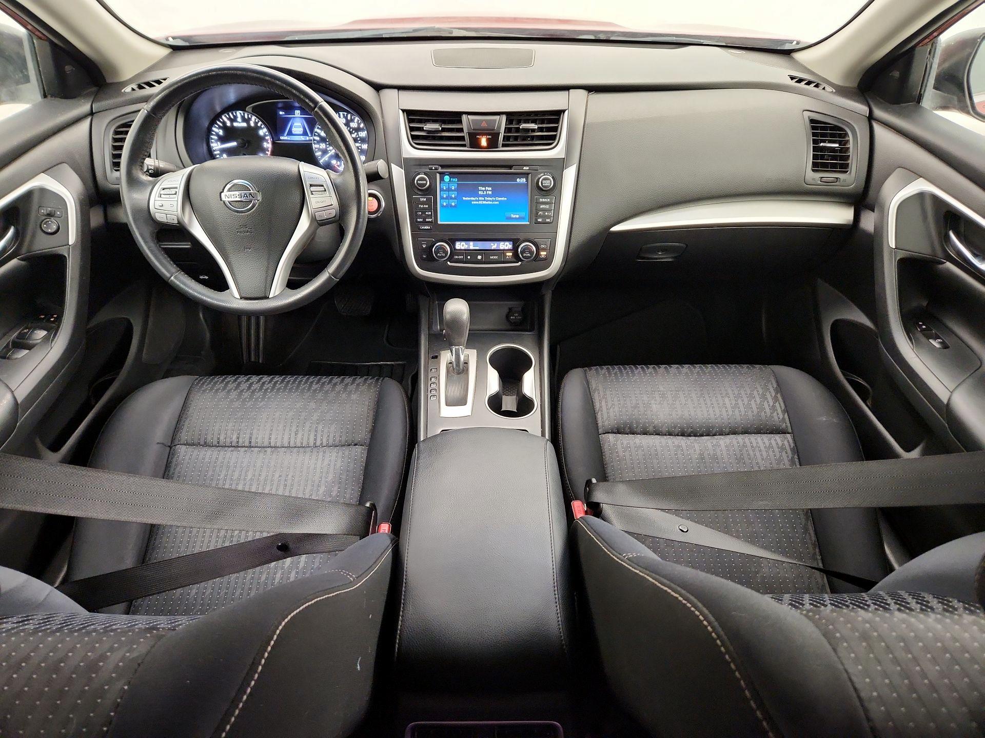 Thumbnail: 2017 Nissan Altima - 9